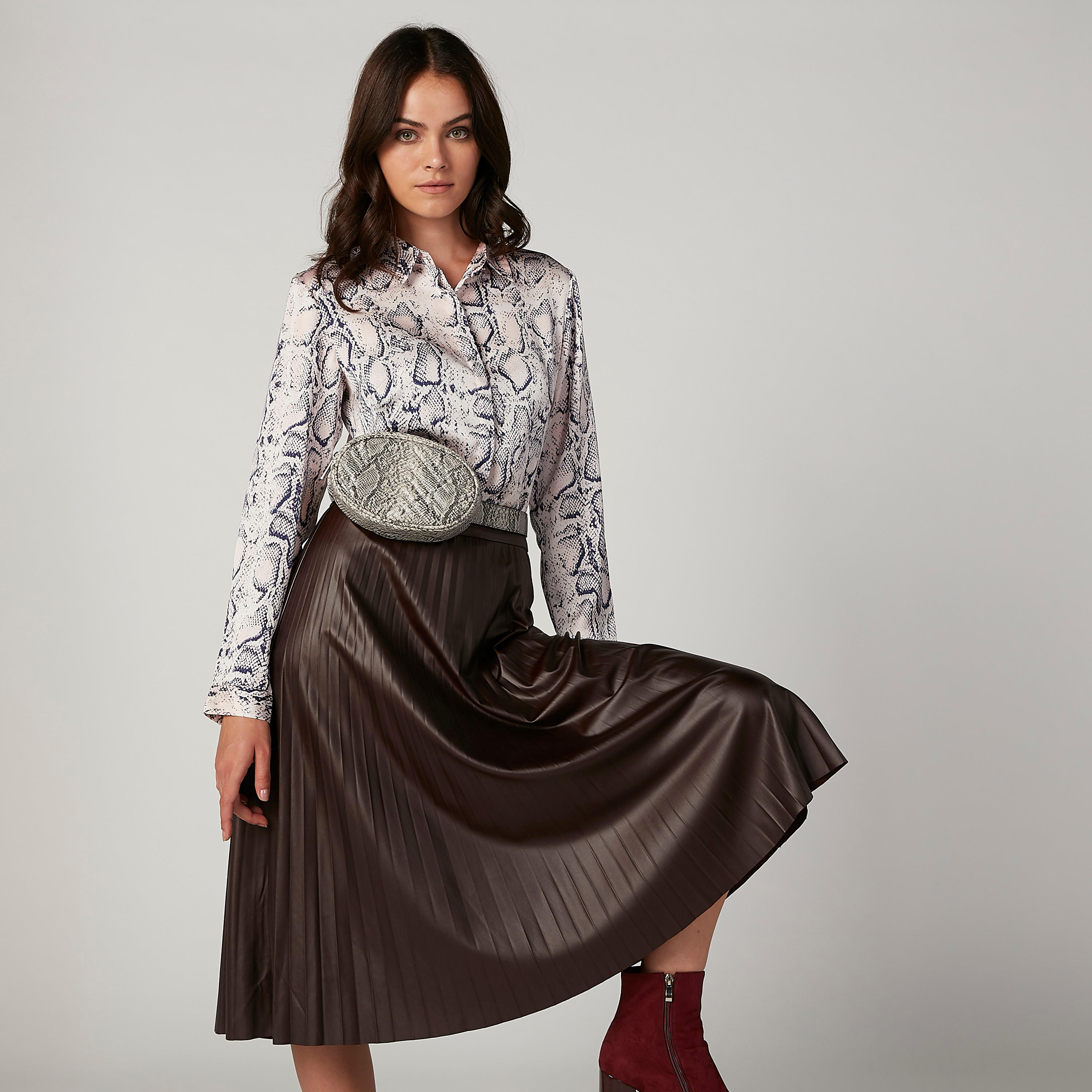 قميص بأكمام طويلة وأزرار غير مرئية وطبعات حيوانات-women-clothing-shirtsandblouses-shirts-image-4