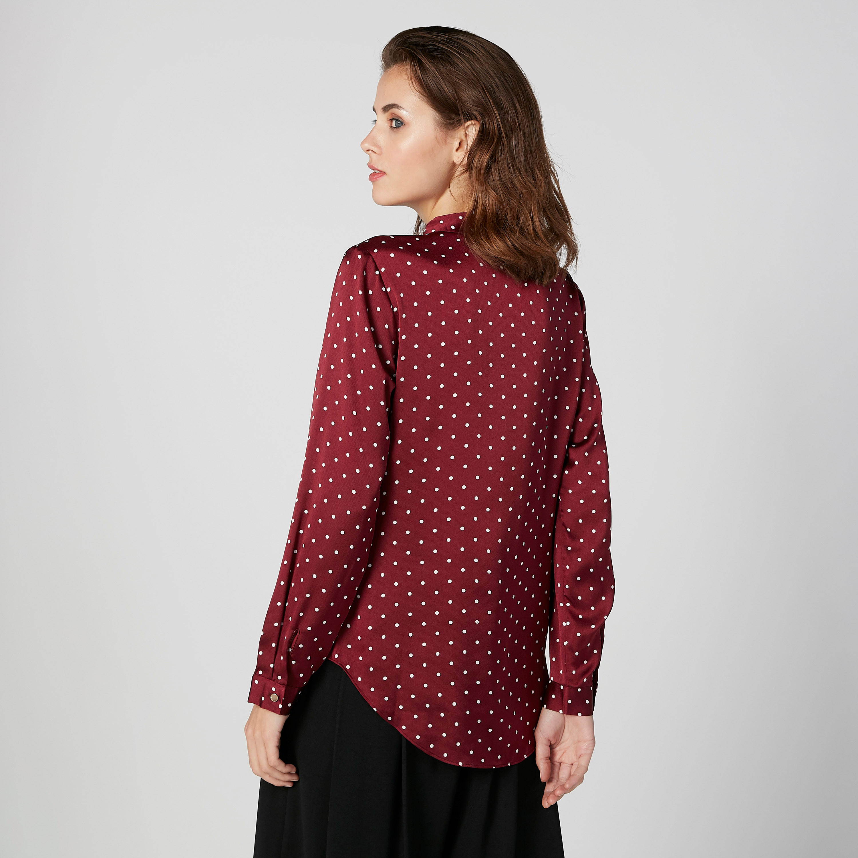 قميص بأكمام طويلة وأزرار مخفيّة وطبعات منقّطة-women-clothing-shirtsandblouses-shirts-image-4