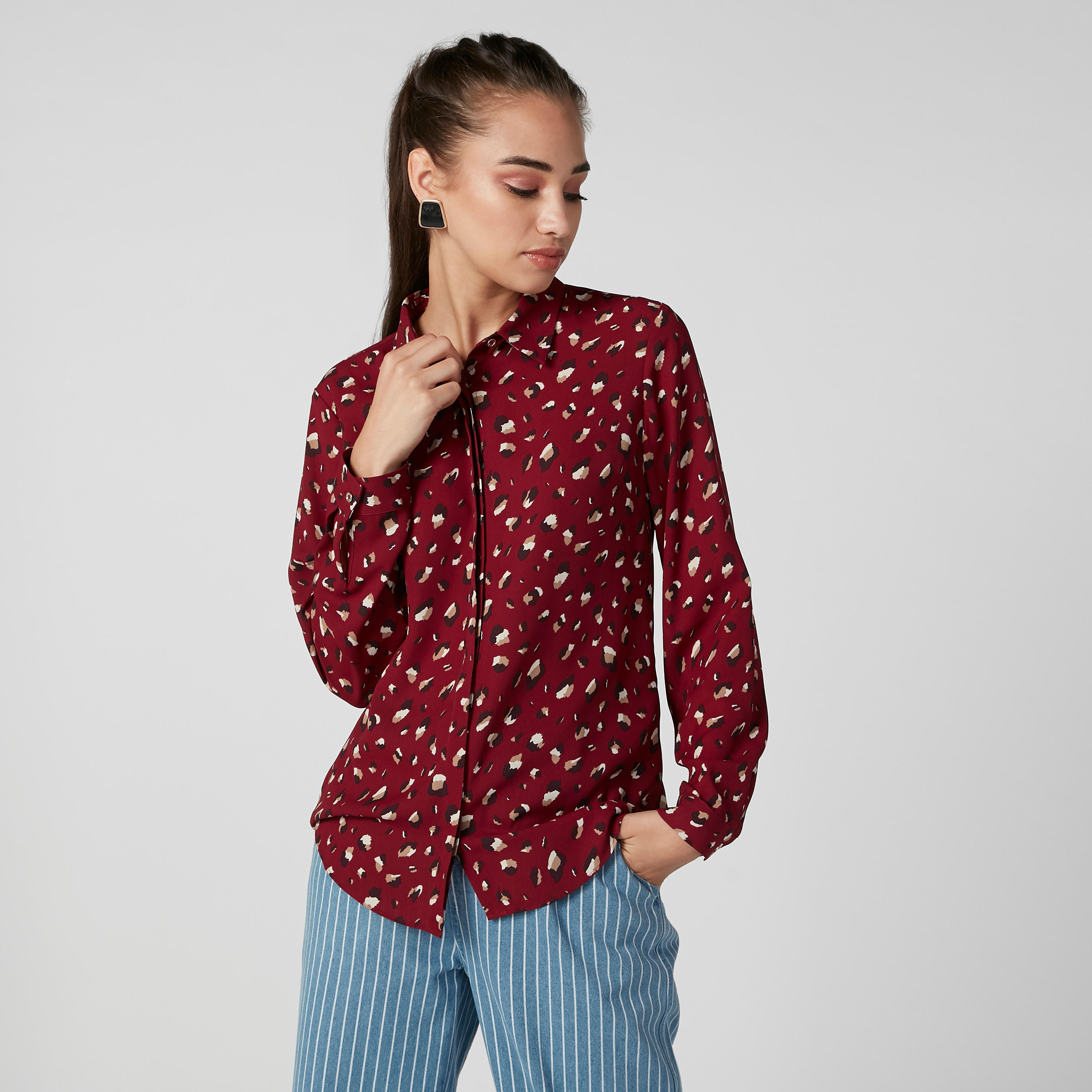 قميص بأكمام طويلة وأزرار غير مرئية وطبعات-women-clothing-shirtsandblouses-shirts-image-1