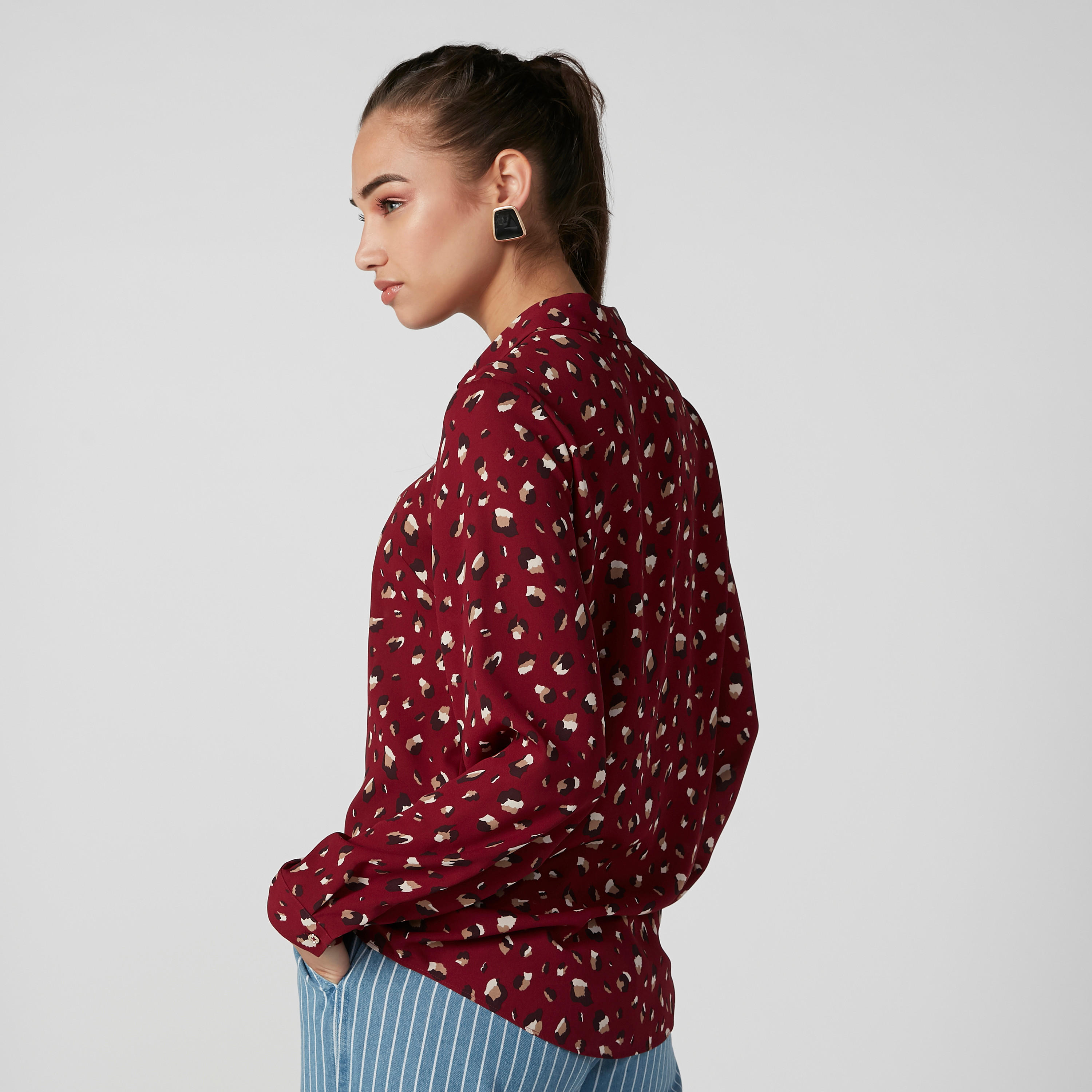 قميص بأكمام طويلة وأزرار غير مرئية وطبعات-women-clothing-shirtsandblouses-shirts-image-3