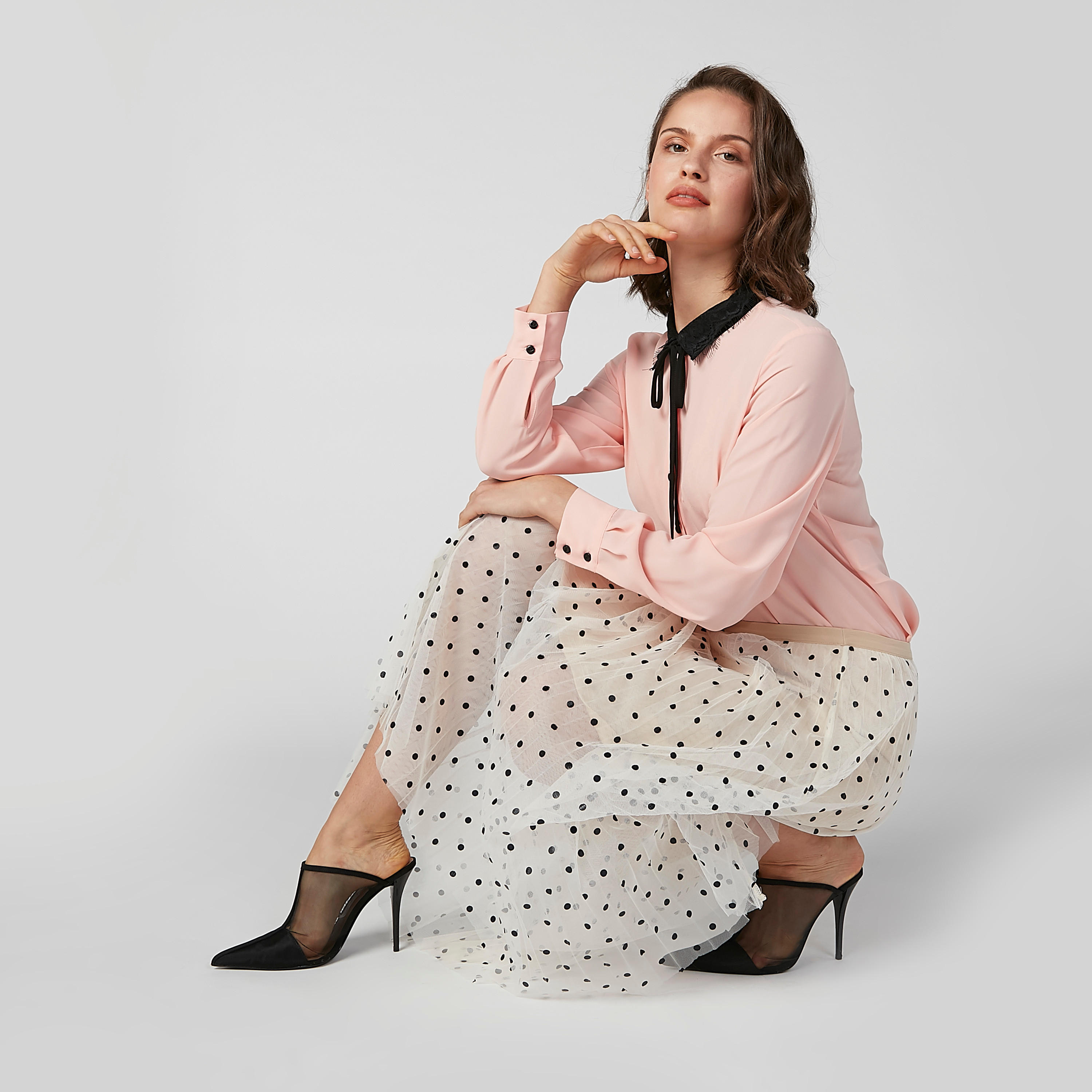تنورة إيه لاين متوسطة الطول بخصر مطّاطي وطبعات منقّطة-women-clothing-bottoms-skirts-image-2