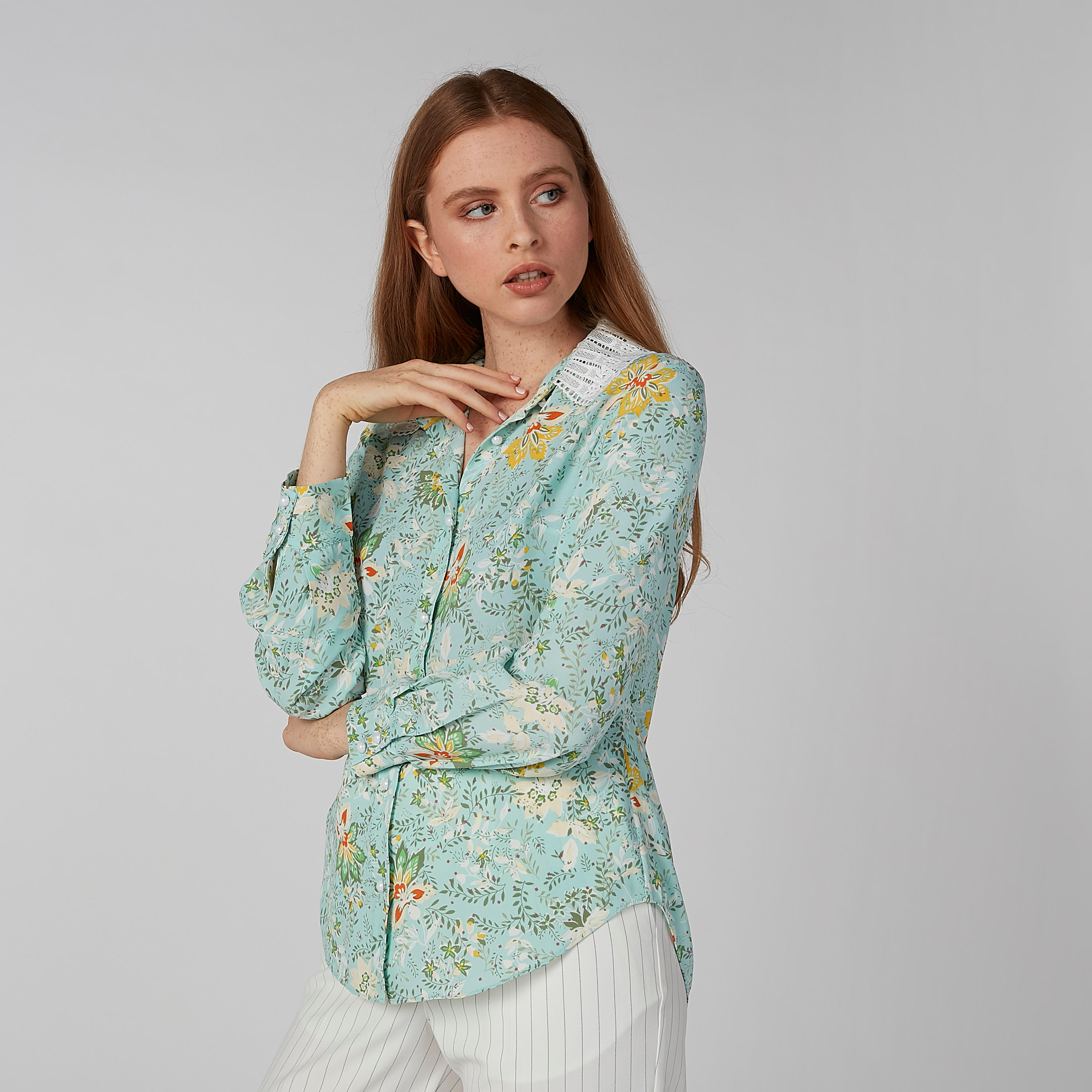 قميص بأكمام طويلة وأزرار وطبعات زهرية-women-clothing-shirtsandblouses-shirts-image-1