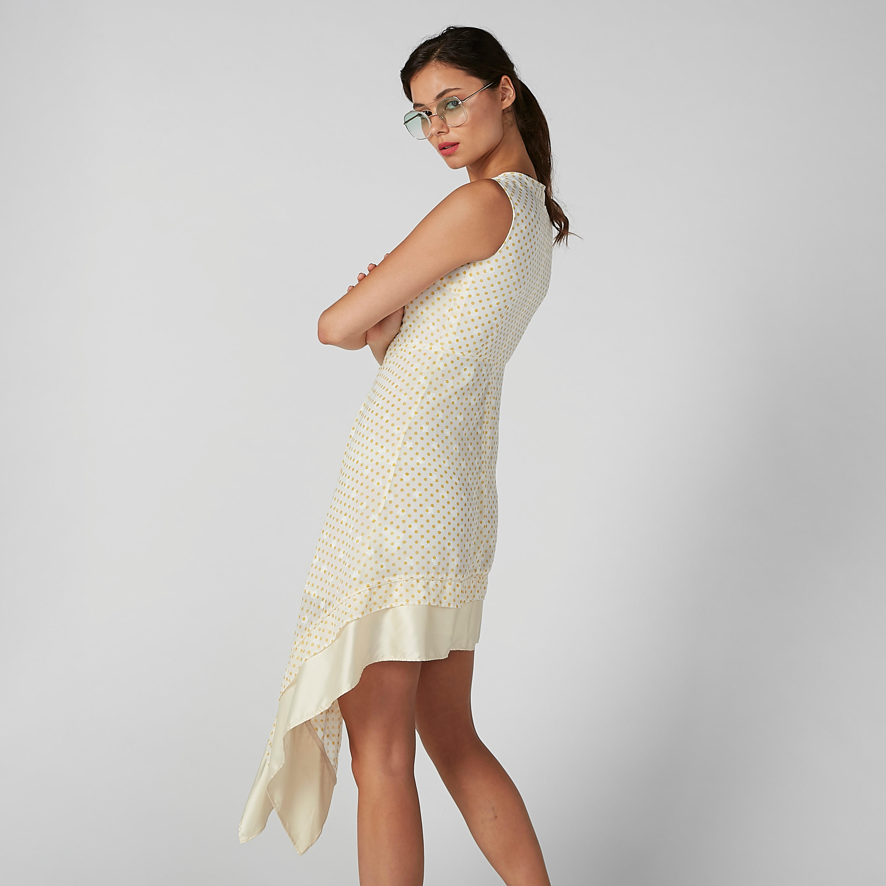 فستان متوسط الطول دون أكمام بحوّاف غير مستويّة وطبعات منقّطة-women-clothing-dresses-image-3
