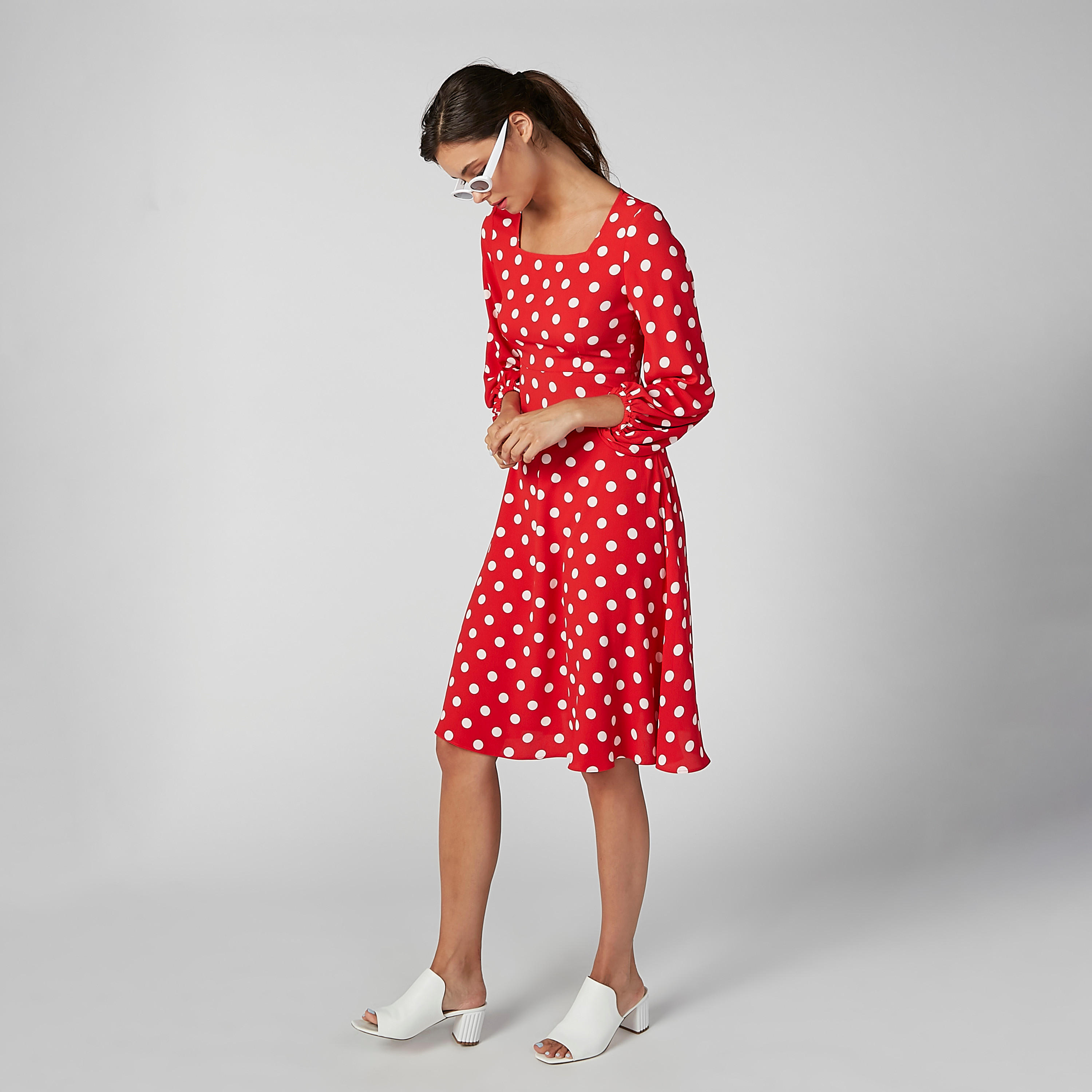 فستان إيه لاين بياقة مربّعة وأكمام بأساور مطّاطية وطبعات منقّطة-women-clothing-dresses-image-4