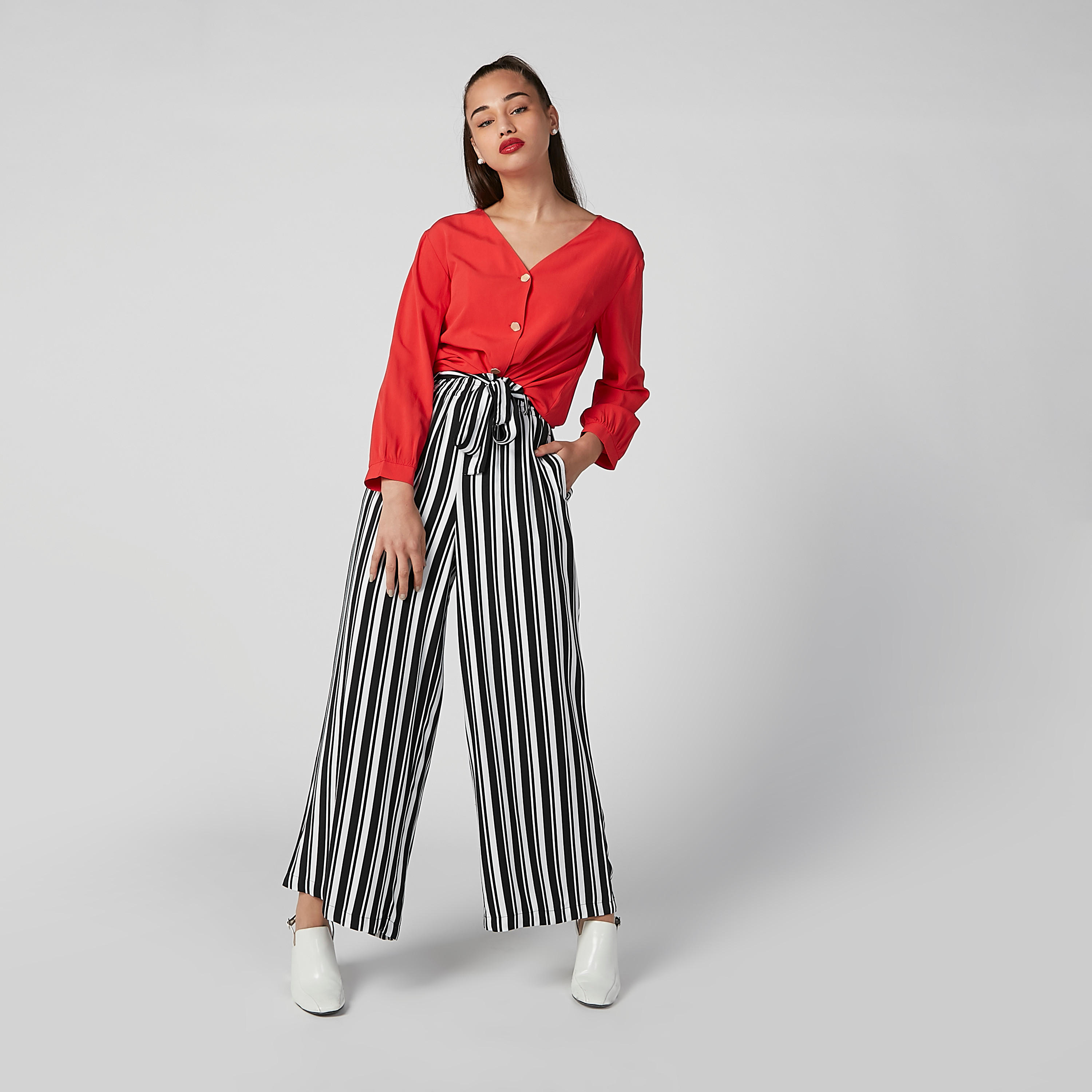 بلوزة سادة بياقة V وأكمام طويلة وأزرار-women-clothing-shirtsandblouses-blouses-image-5