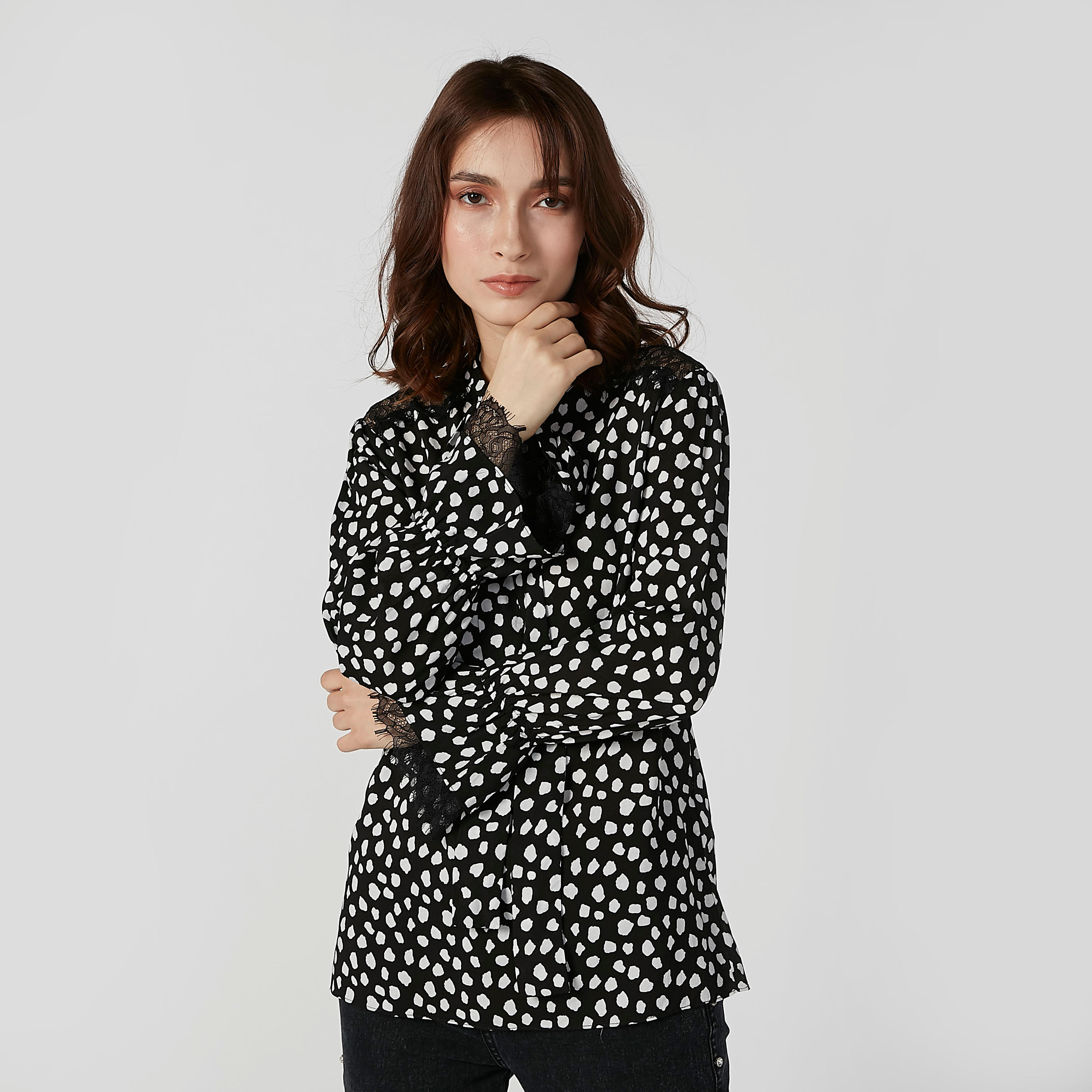 بلوزة مستدامة بأكمام طويلة وفيونكة وطبعات-women-clothing-shirtsandblouses-blouses-image-1