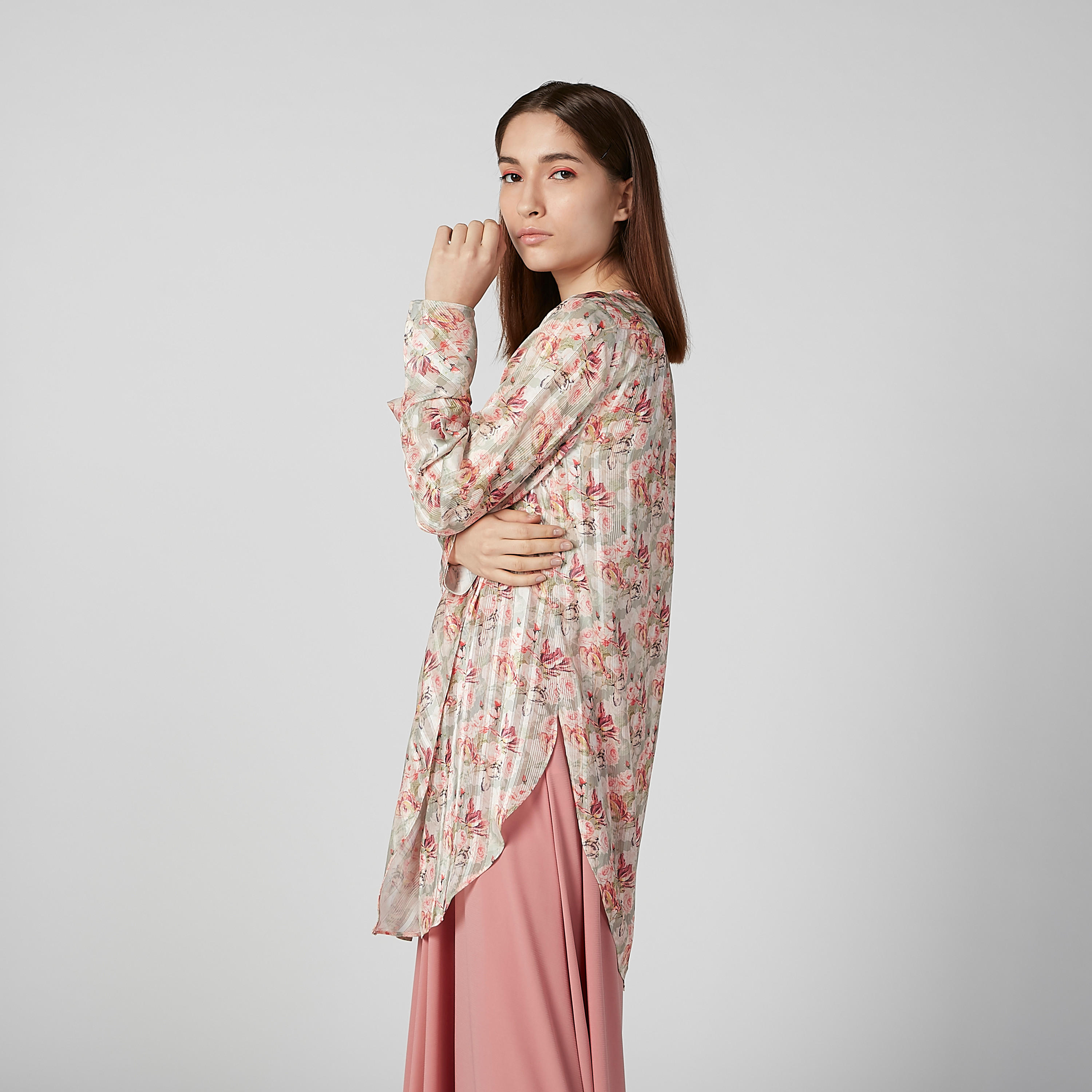 بلوزة مستدامة بياقة V وأكمام طويلة وطبعات-women-clothing-shirtsandblouses-blouses-image-1