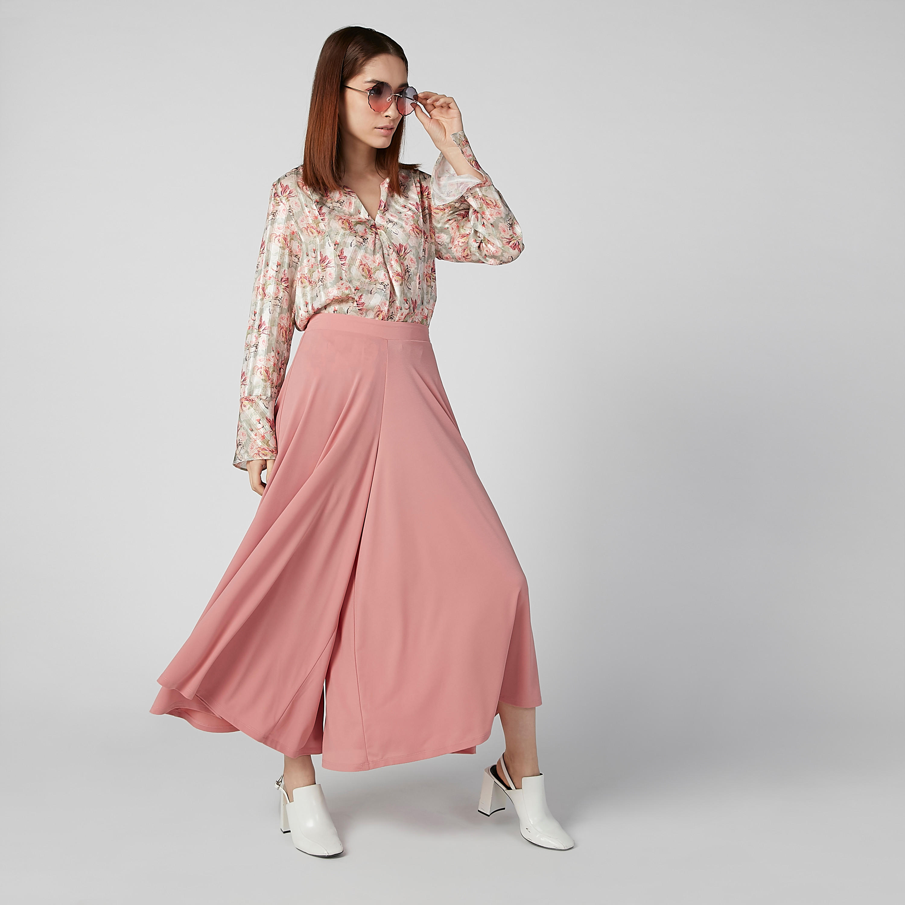 بلوزة مستدامة بياقة V وأكمام طويلة وطبعات-women-clothing-shirtsandblouses-blouses-image-3