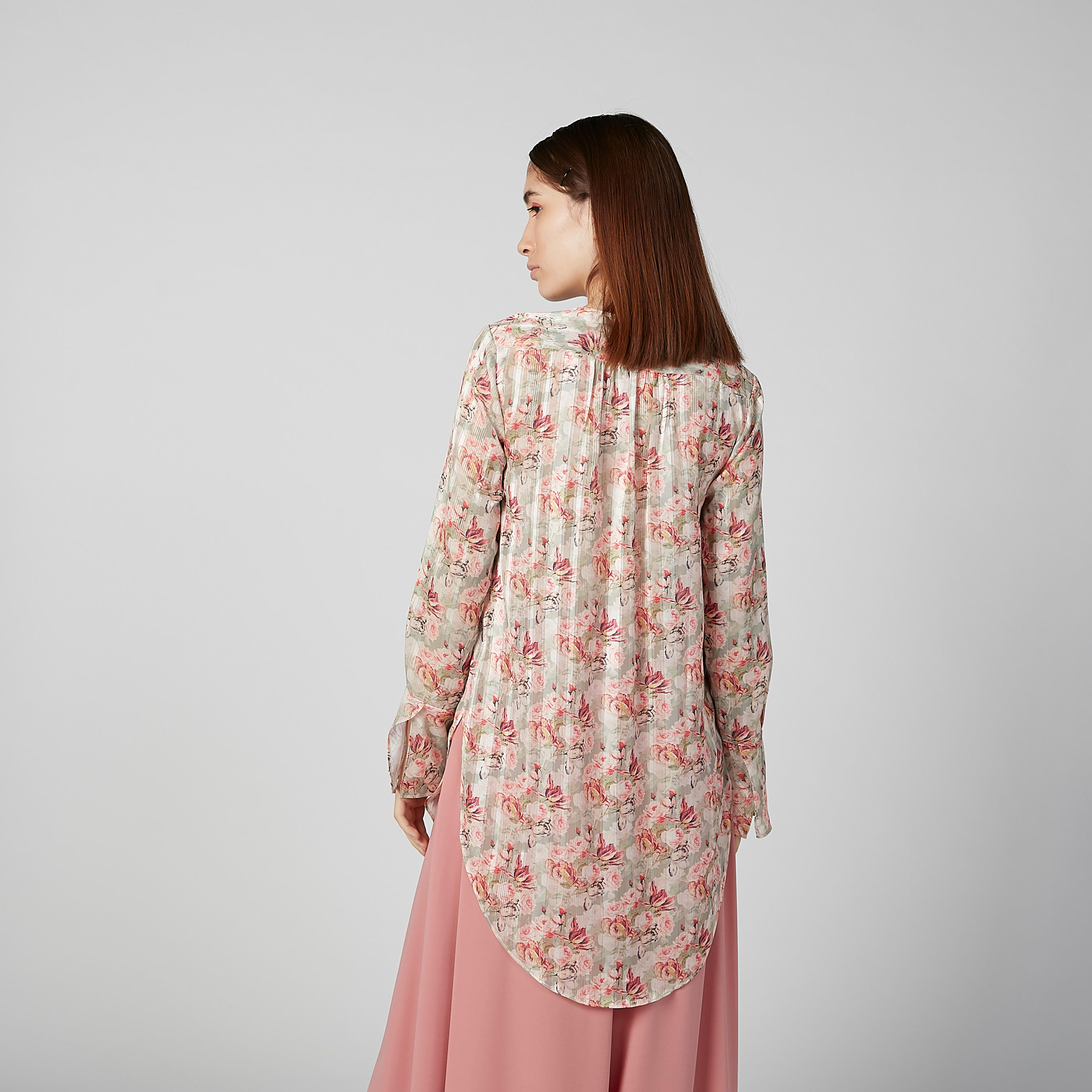 بلوزة مستدامة بياقة V وأكمام طويلة وطبعات-women-clothing-shirtsandblouses-blouses-image-6
