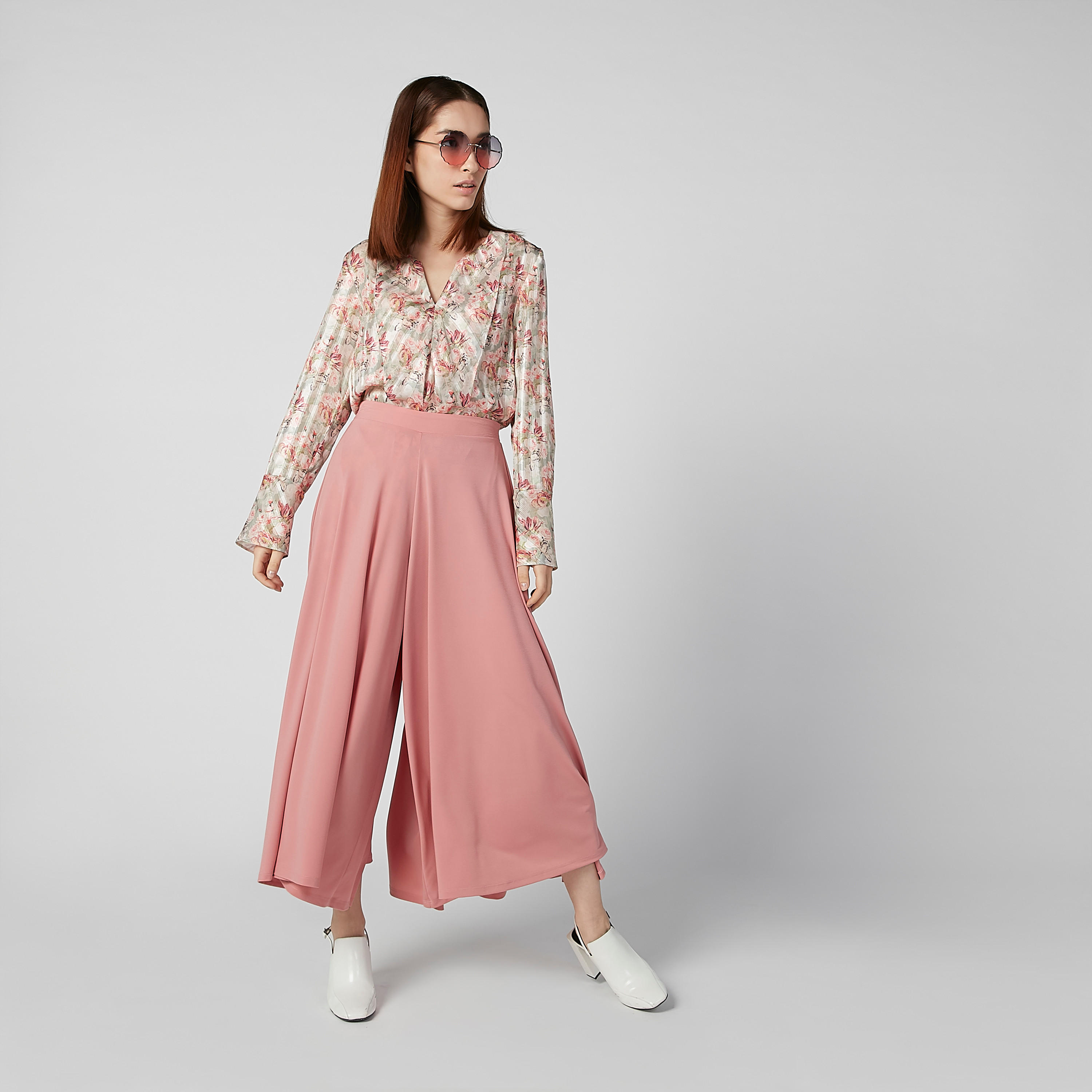 بلوزة مستدامة بياقة V وأكمام طويلة وطبعات-women-clothing-shirtsandblouses-blouses-image-7