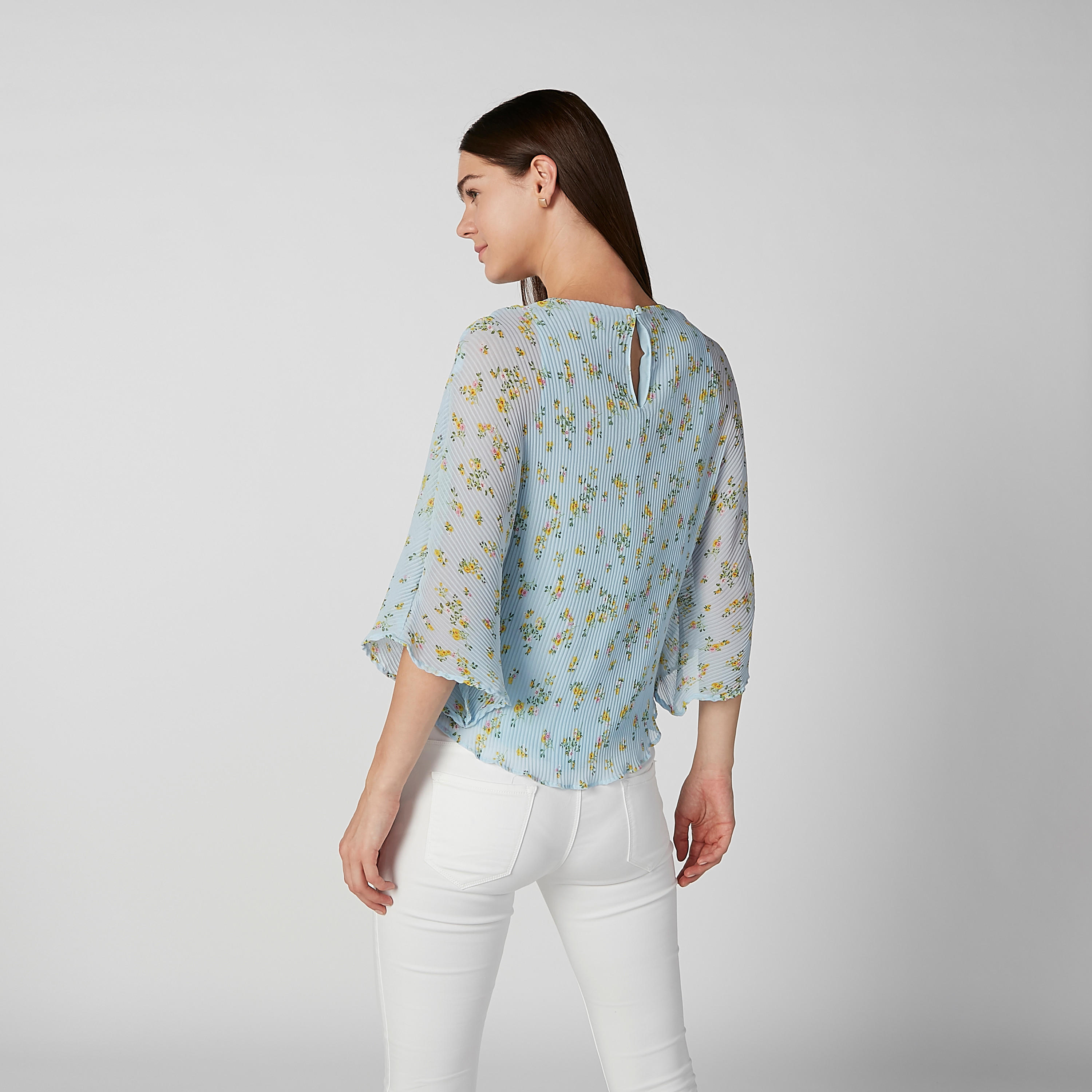 بلوزة مستدامة بياقة مستديرة وأكمام واسعة وطبعات زهرية-women-clothing-shirtsandblouses-blouses-image-3