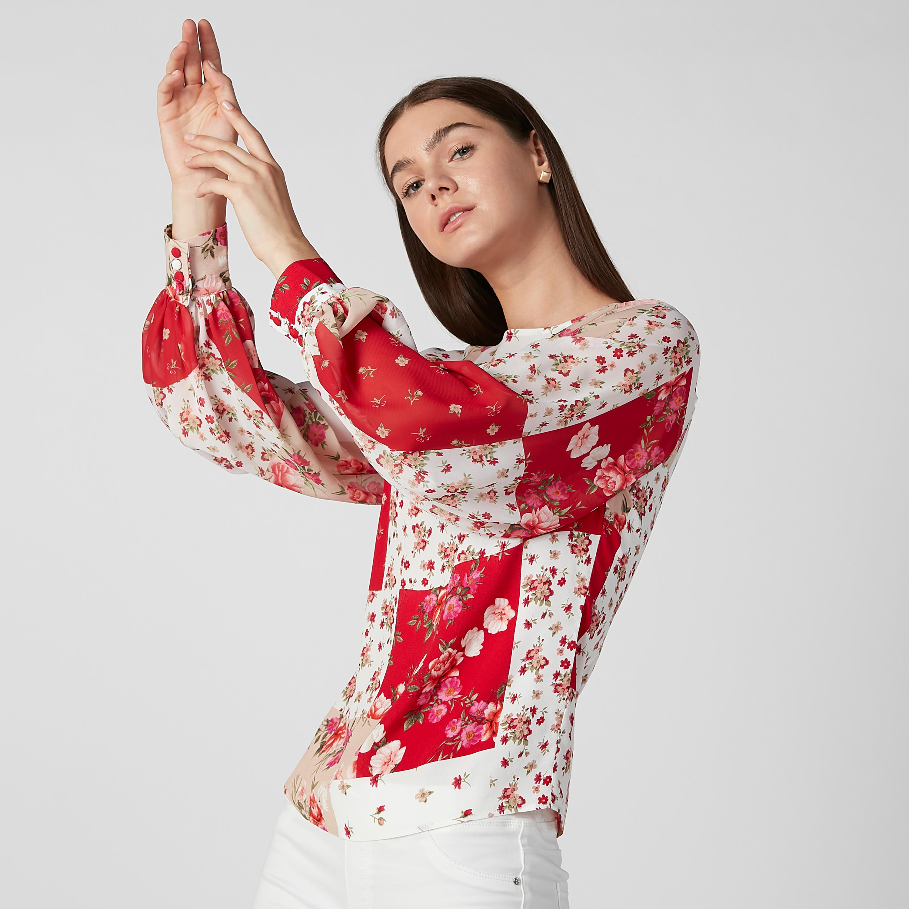 بلوزة بياقة مستديرة وأكمام بيشوب وطبعات زهرية-women-clothing-shirtsandblouses-blouses-image-1