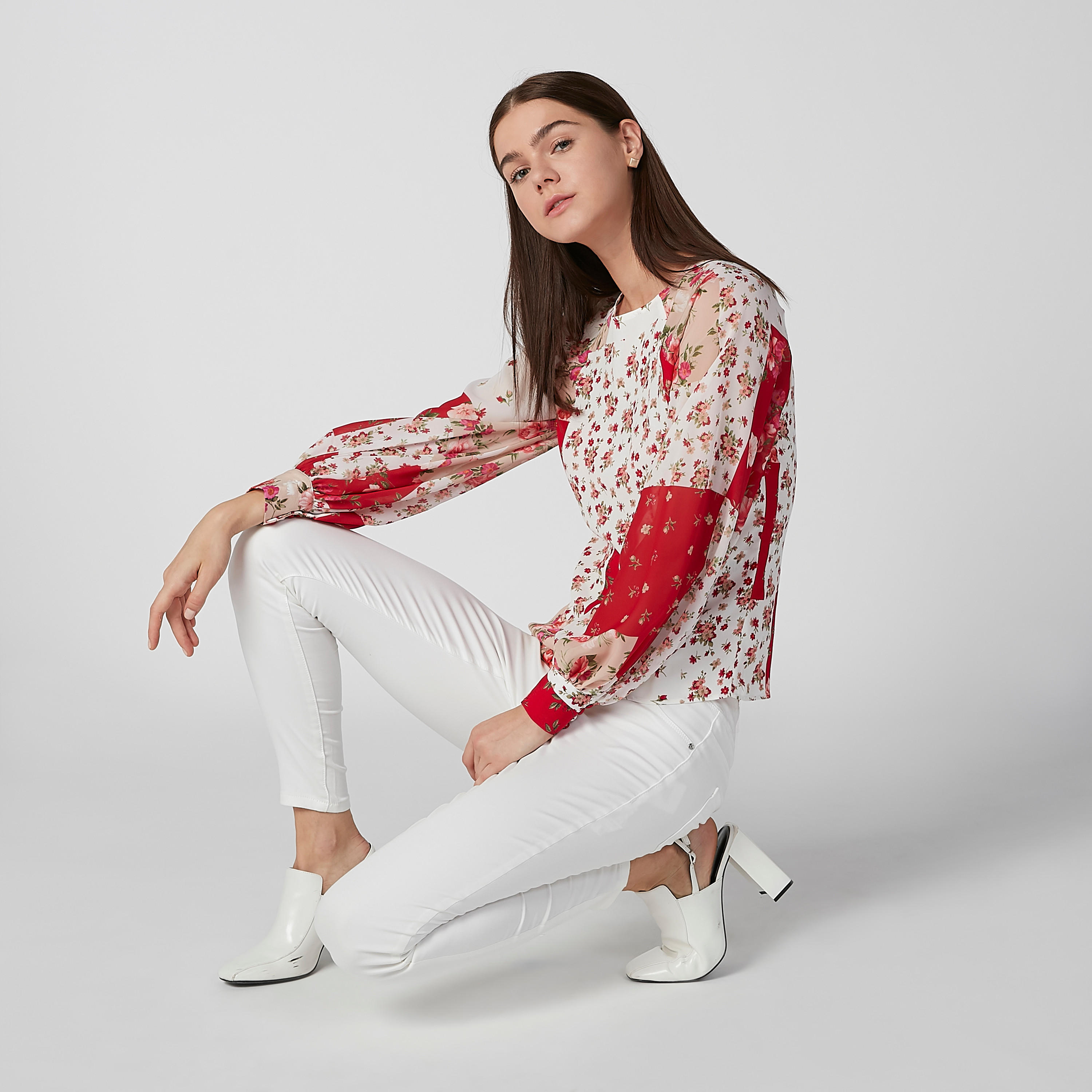 بلوزة بياقة مستديرة وأكمام بيشوب وطبعات زهرية-women-clothing-shirtsandblouses-blouses-image-2