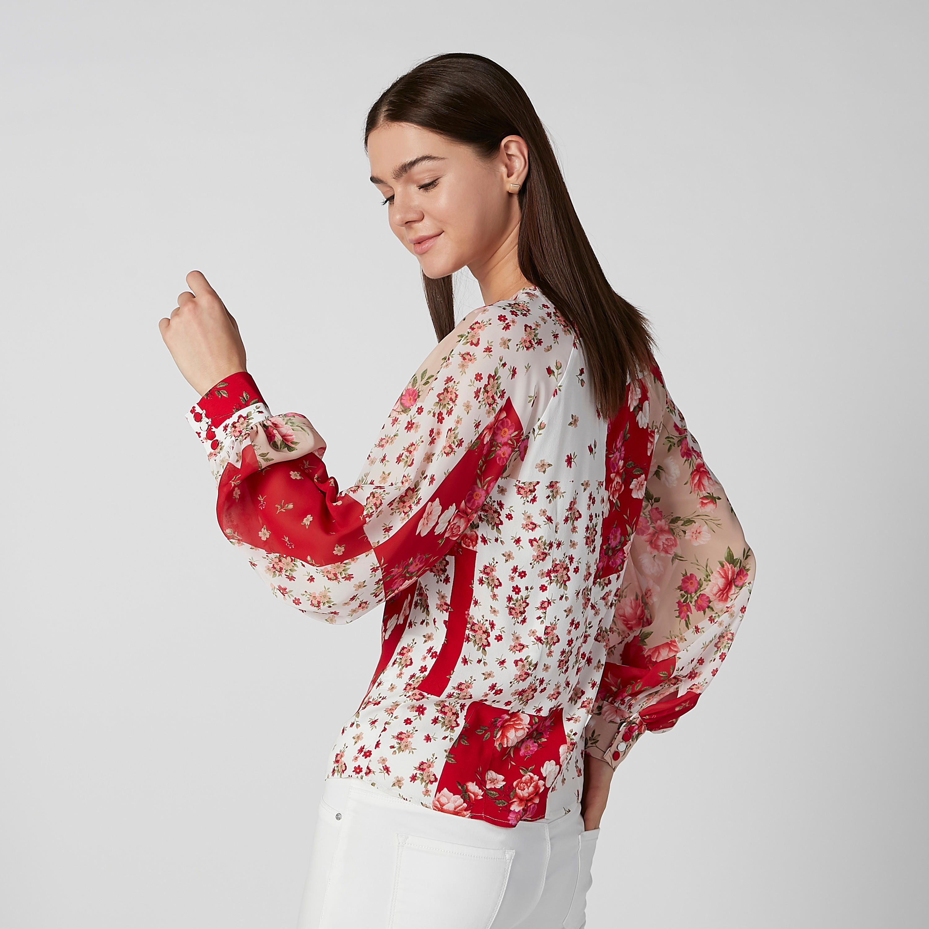 بلوزة بياقة مستديرة وأكمام بيشوب وطبعات زهرية-women-clothing-shirtsandblouses-blouses-image-3