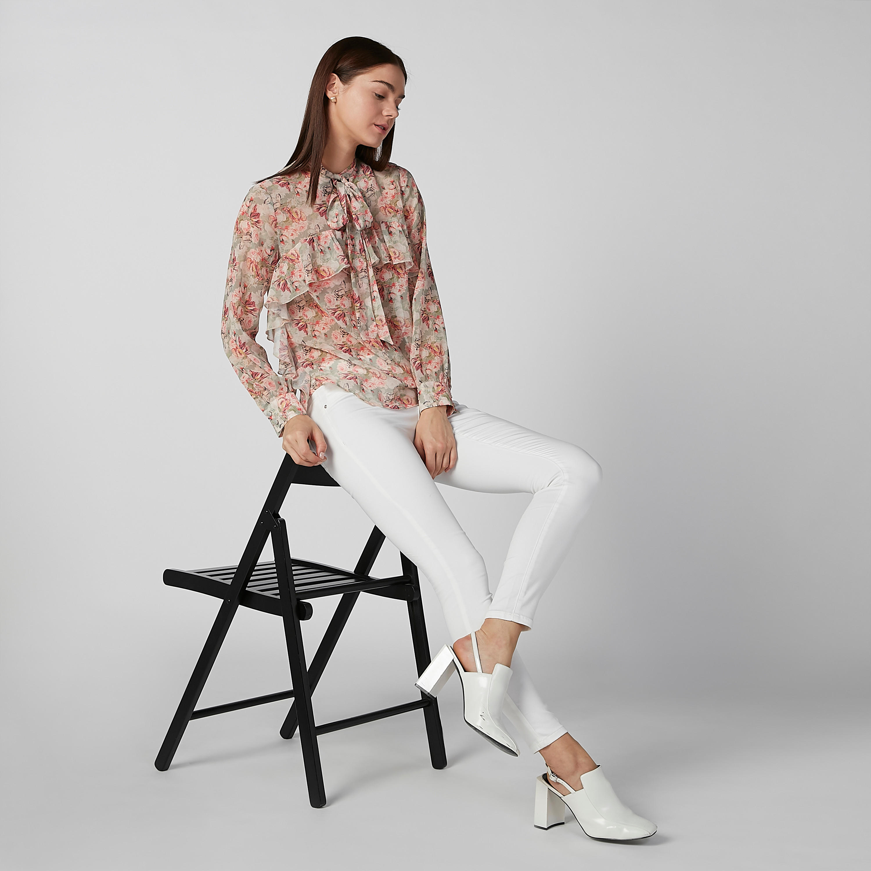 بلوزة مستدامة بأكمام طويلة وطبعات زهرية وربطة عنق -women-clothing-shirtsandblouses-blouses-image-1