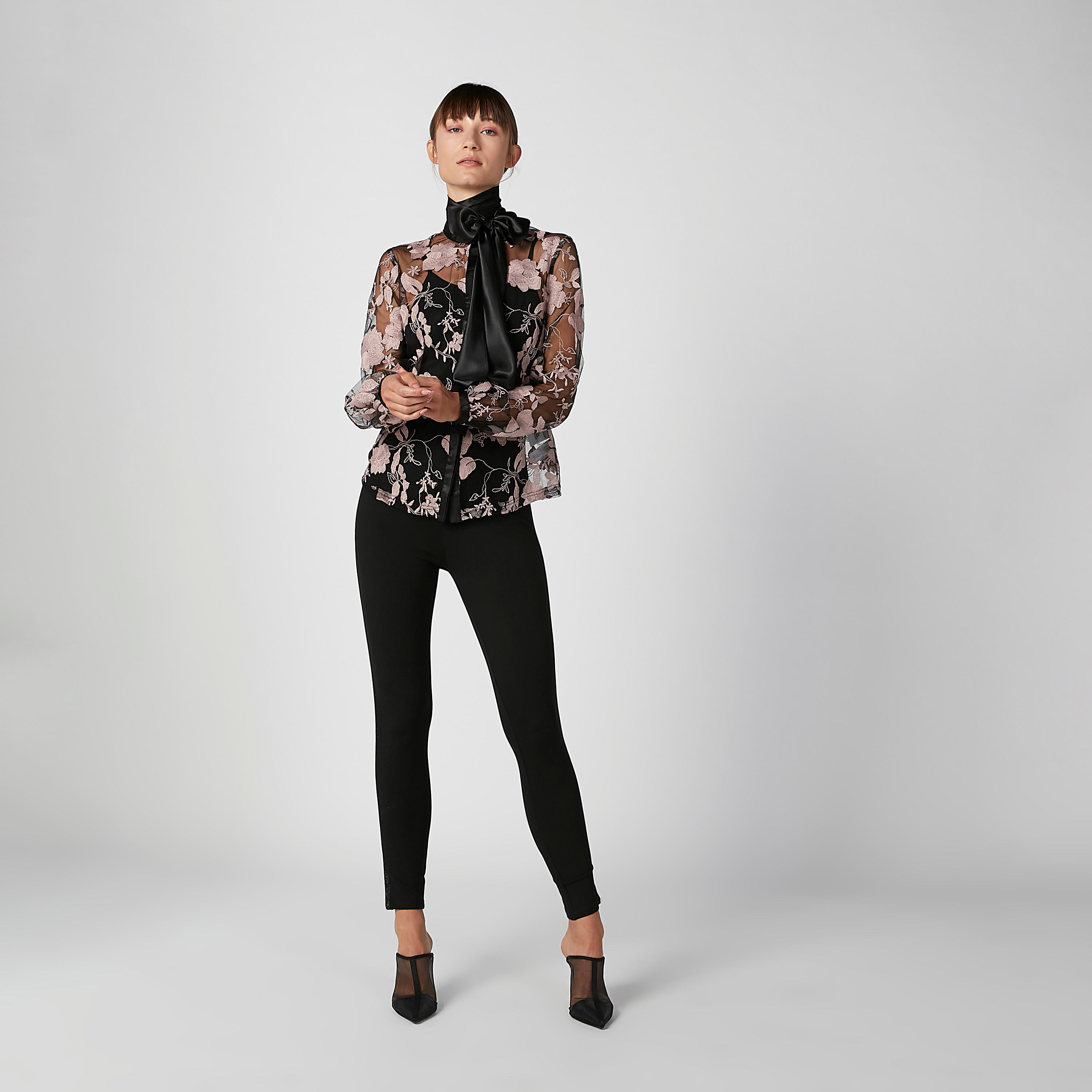 بنطلون ليقنز سكيني سادة بخصر مطّاطي-women-clothing-bottoms-leggings-image-4