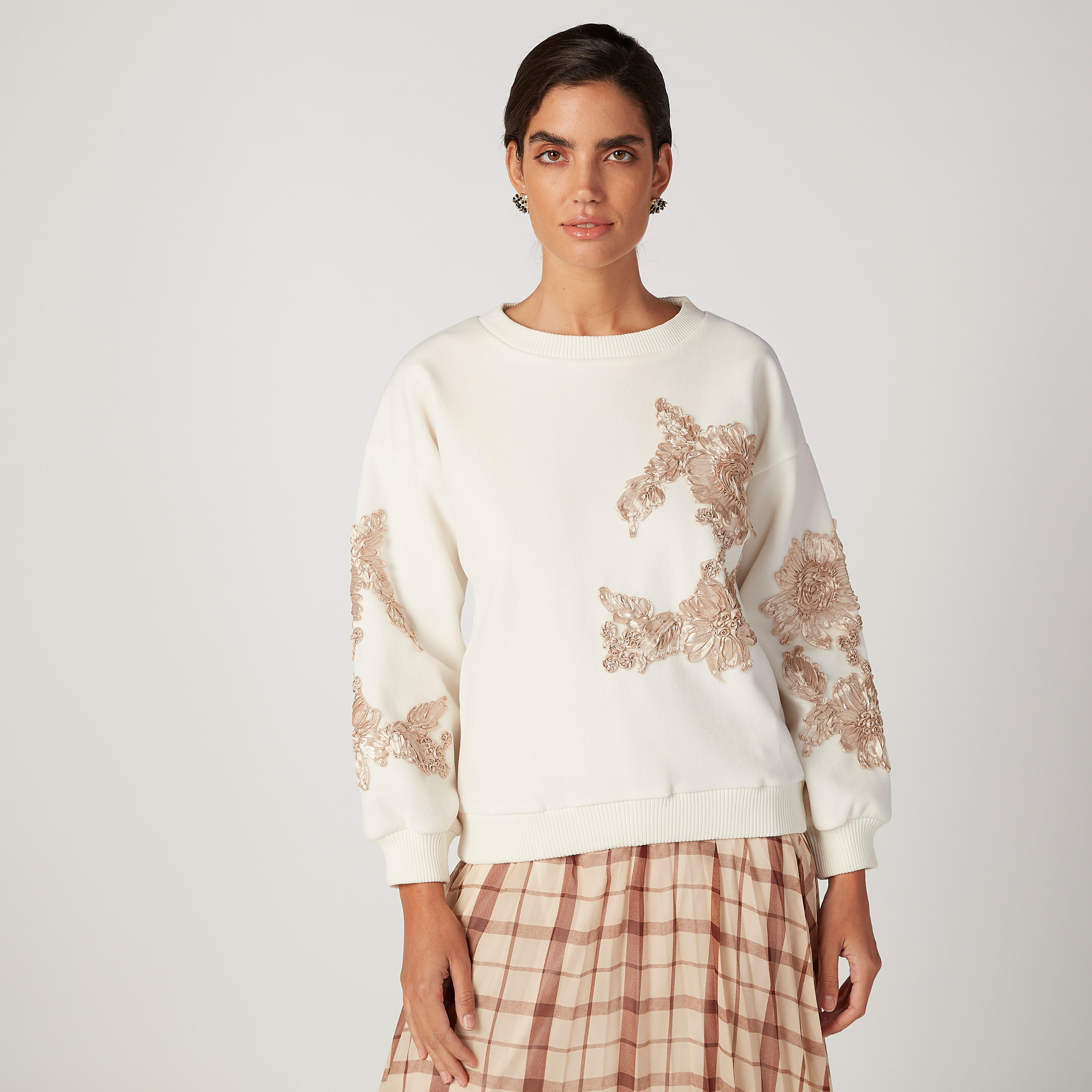 سويت شيرت مستدام مزيّن بياقة مستديرة وأكمام طويلة -women-winterwear-hoodiesandsweatshirts-sweatshirts-image-1