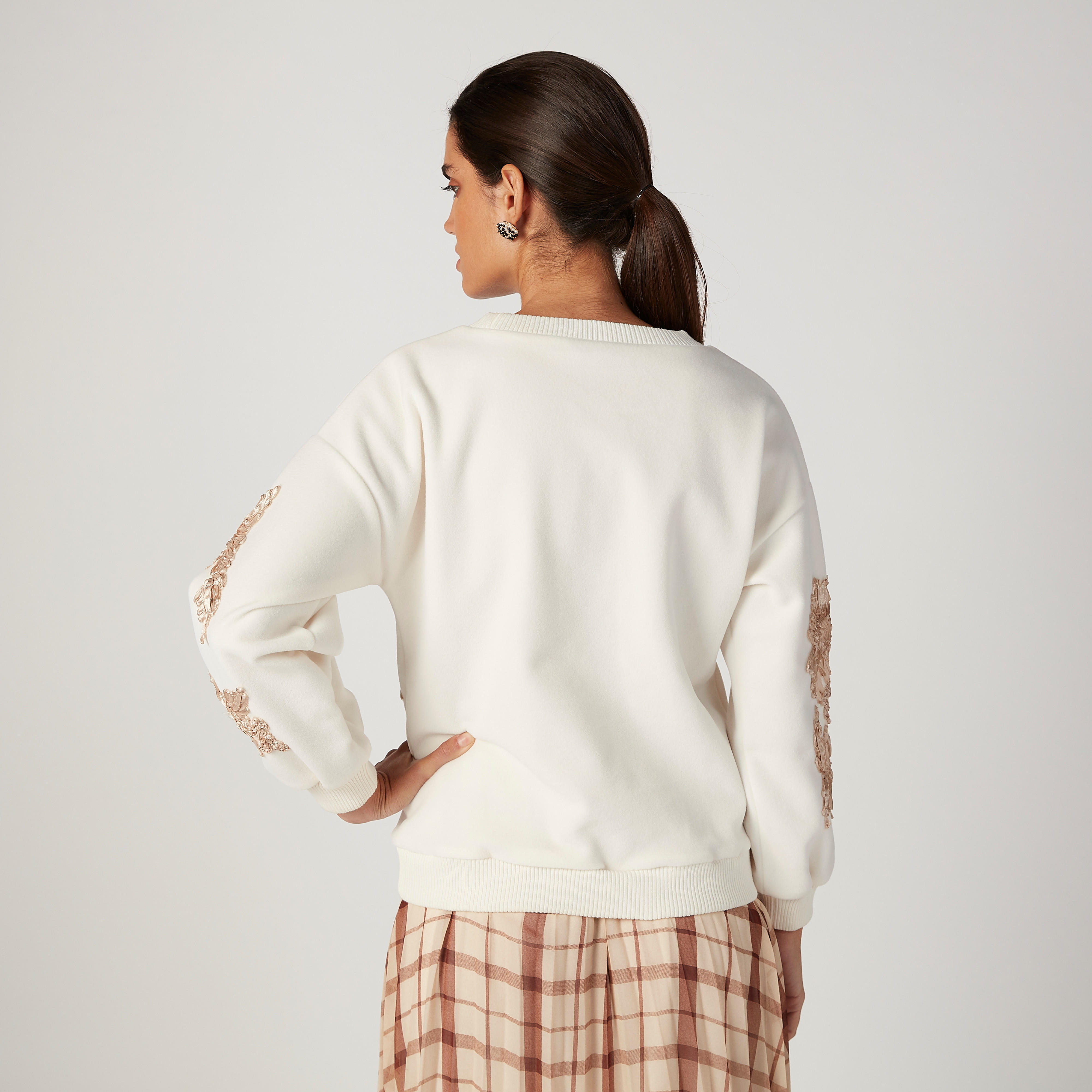 سويت شيرت مستدام مزيّن بياقة مستديرة وأكمام طويلة -women-winterwear-hoodiesandsweatshirts-sweatshirts-image-4