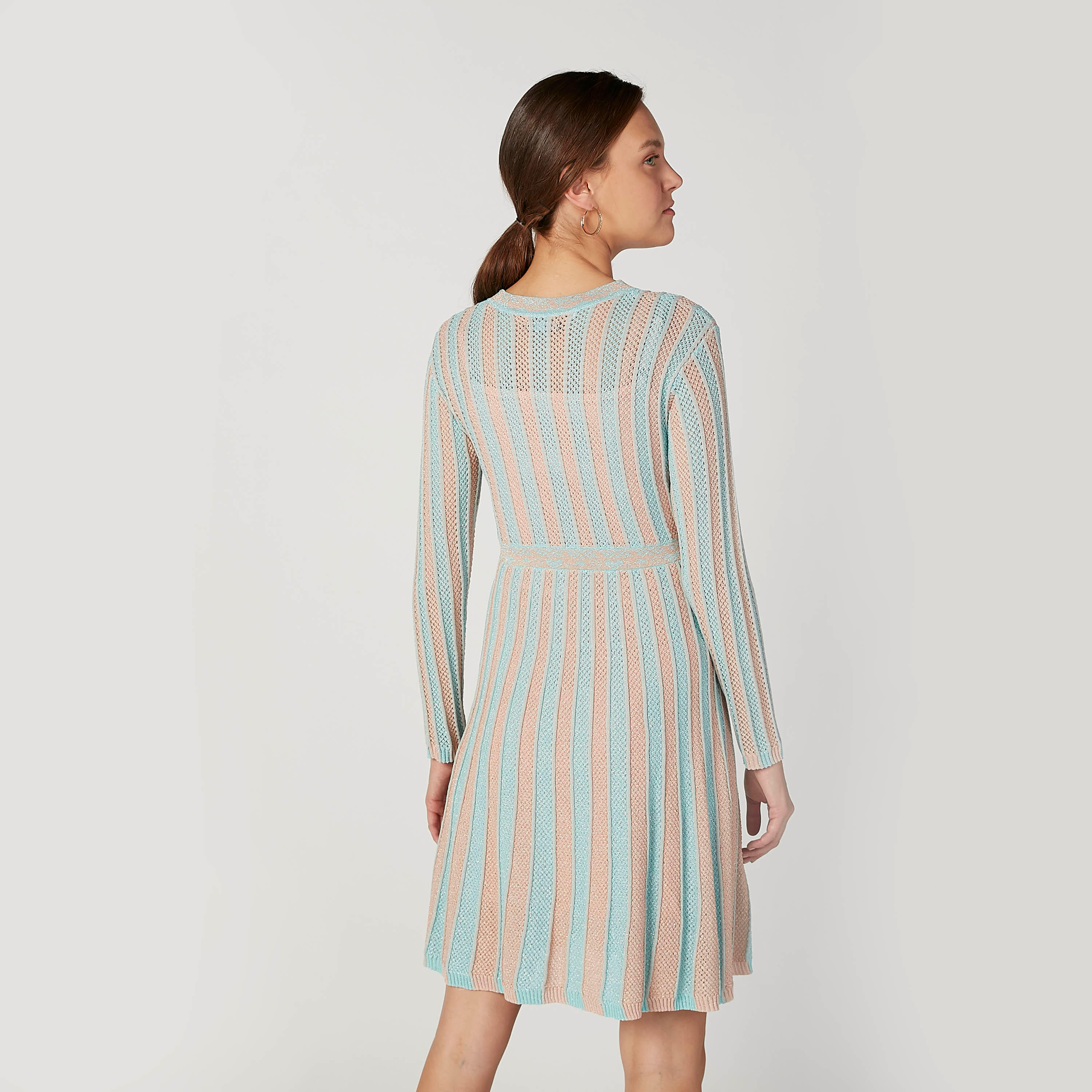 فستان قصير إيه لاين بارز الملمس بياقة V وأكمام طويلة-women-clothing-dresses-image-4