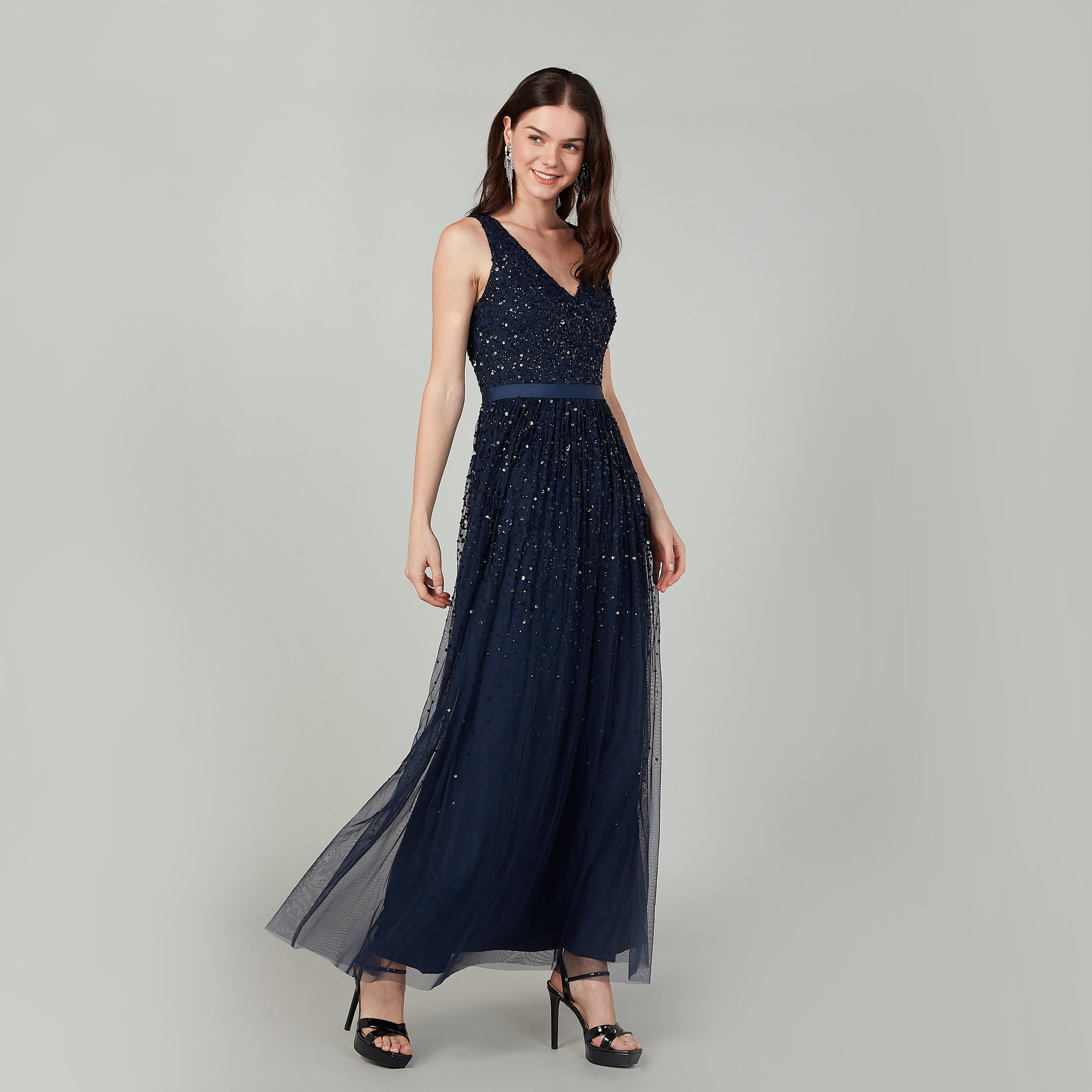 فستان طويل ايه لاين دون أكمام بياقة V وتفاصيل ترتر-women-clothing-dresses-image-1