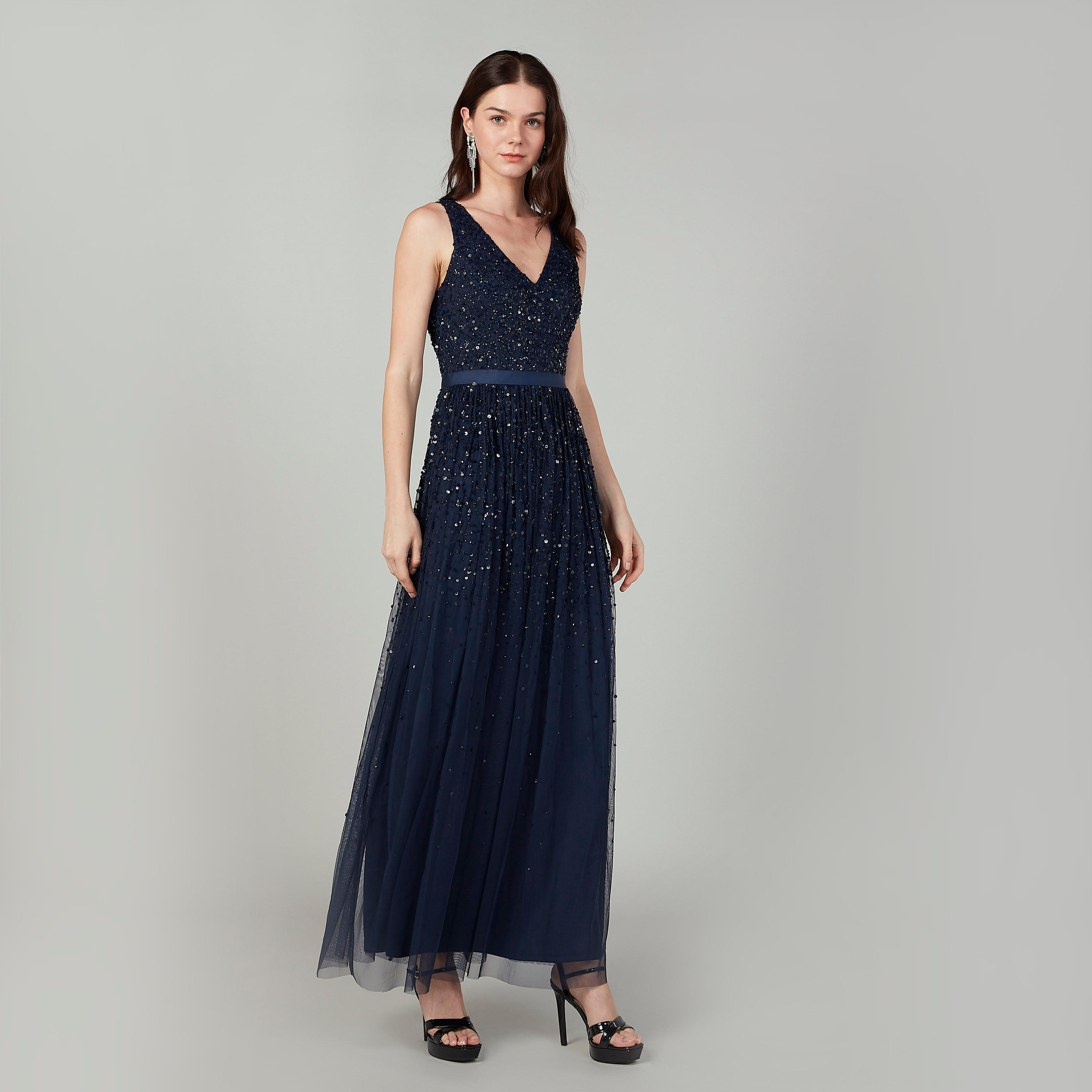 فستان طويل ايه لاين دون أكمام بياقة V وتفاصيل ترتر-women-clothing-dresses-image-2
