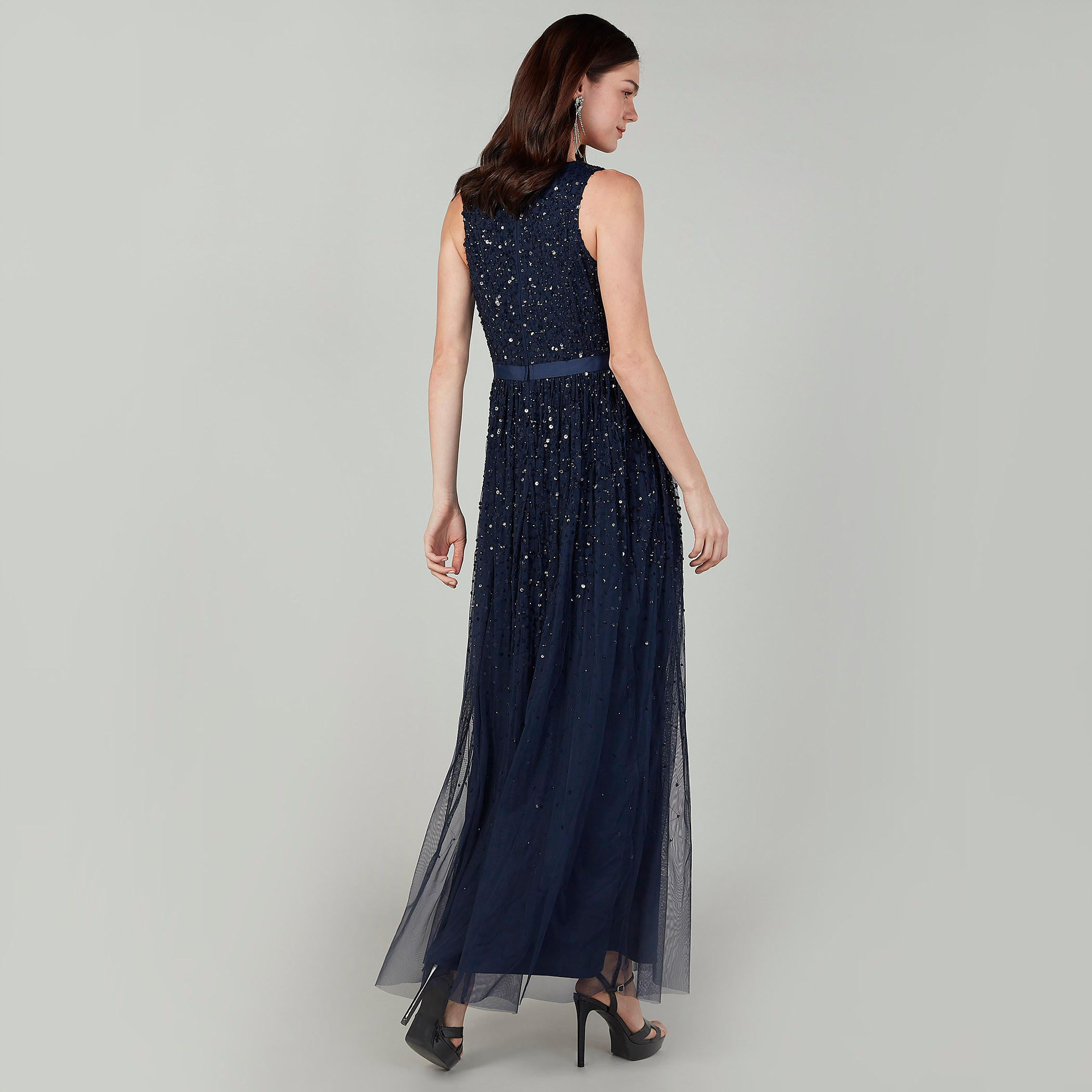 فستان طويل ايه لاين دون أكمام بياقة V وتفاصيل ترتر-women-clothing-dresses-image-3