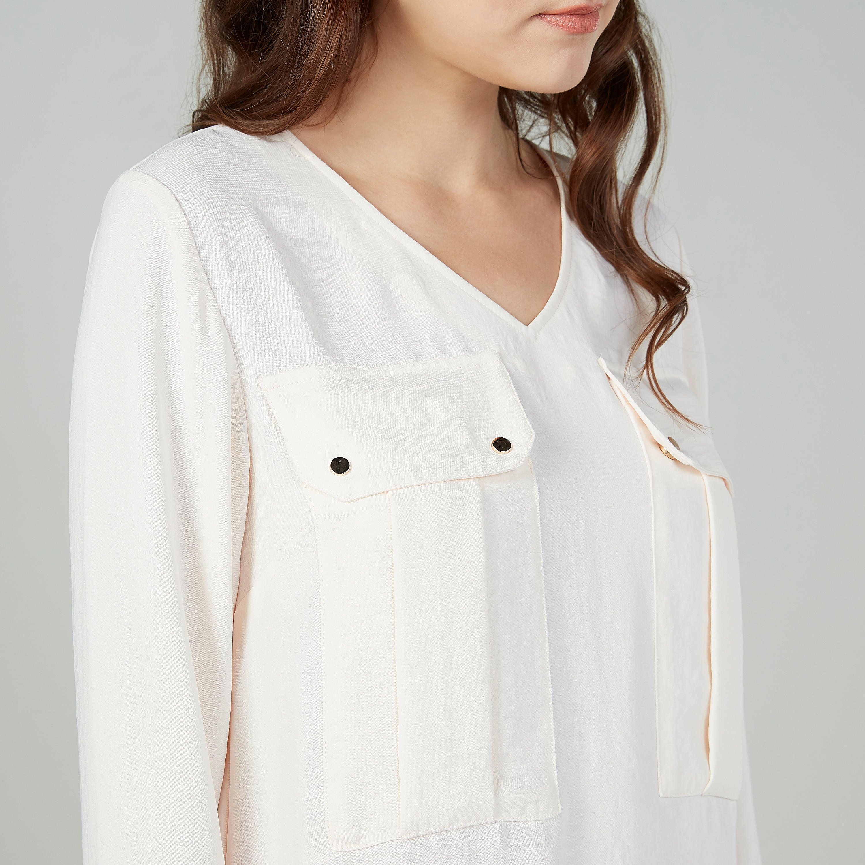 بلوزة سادة بياقة V وأكمام طويلة-women-clothing-shirtsandblouses-blouses-image-2
