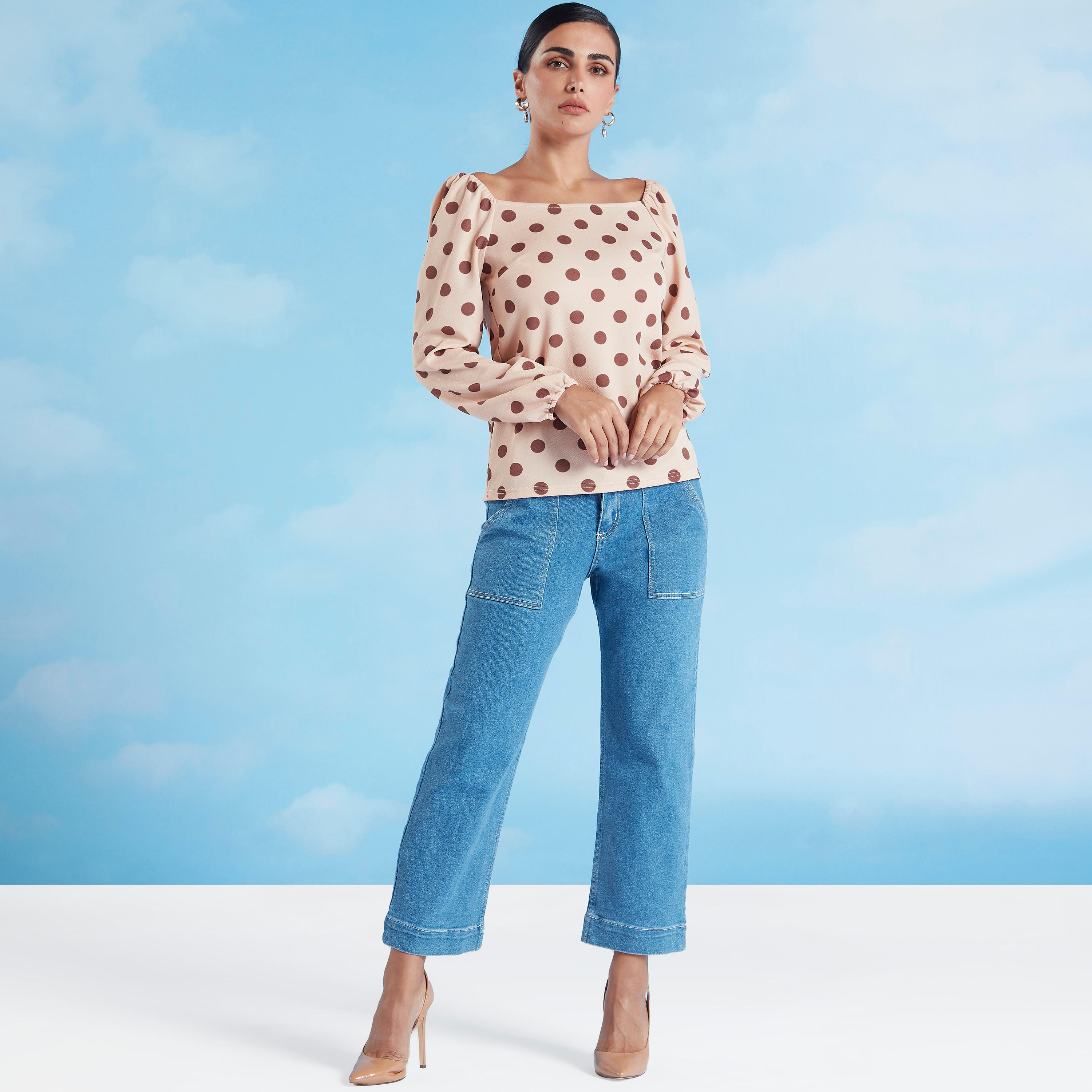 بلوزة بطبعات بولكا منقّطة مع ياقة عميقة وأكمام طويلة-women-clothing-tshirts-image-2