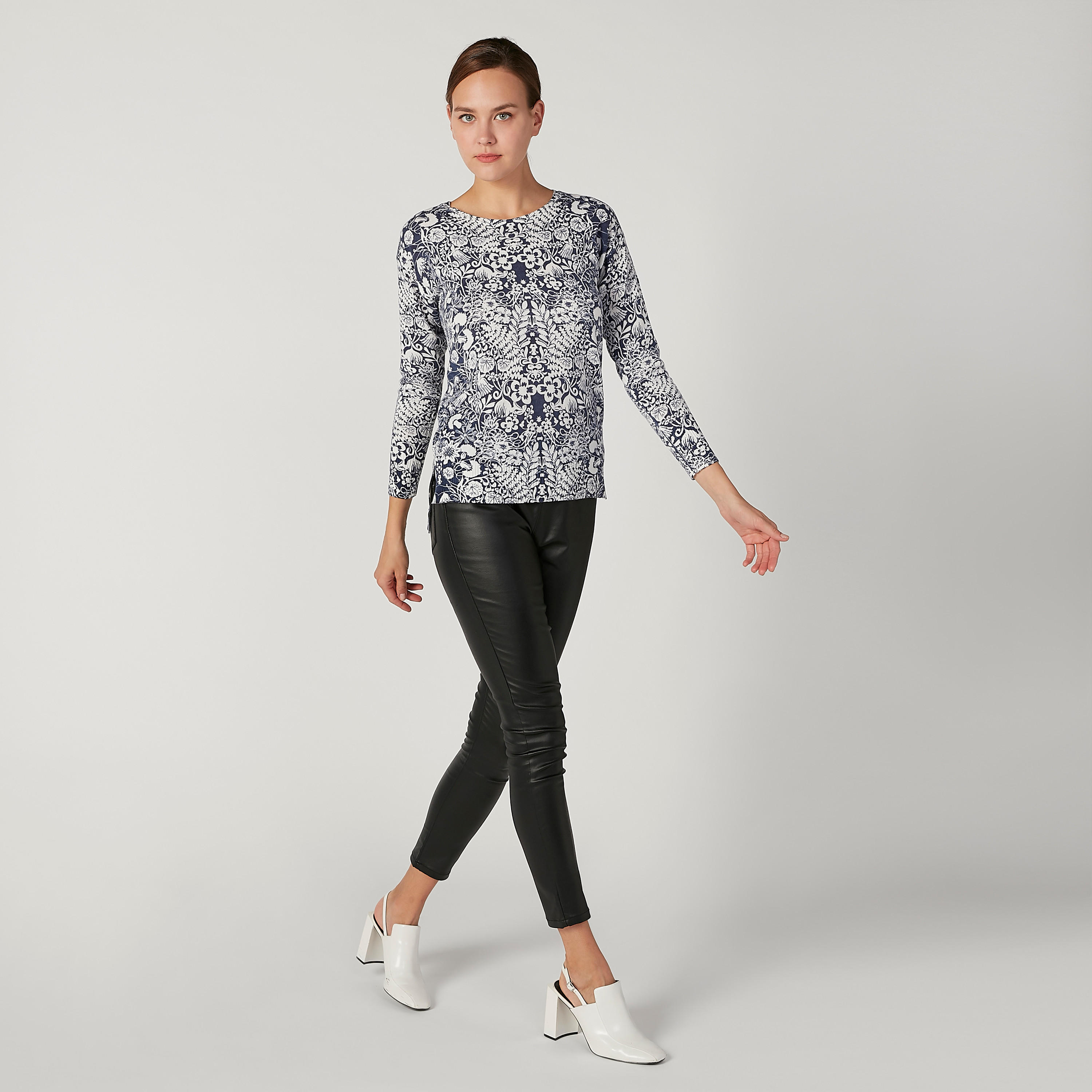Printed Sweater with Round Neck and Long Sleeves-women-clothing-cardigansandjumpers-jumpers-image-2