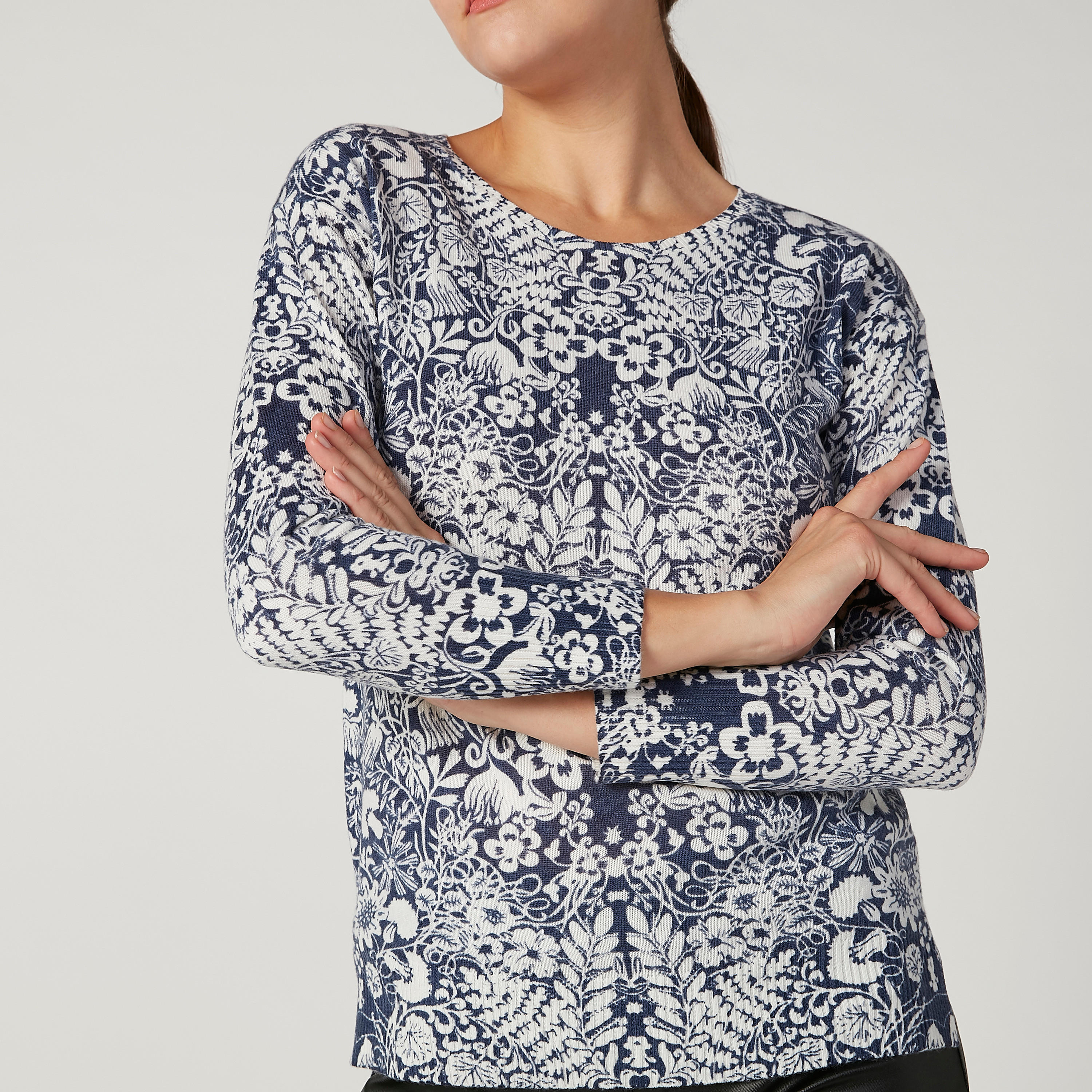 Printed Sweater with Round Neck and Long Sleeves-women-clothing-cardigansandjumpers-jumpers-image-3