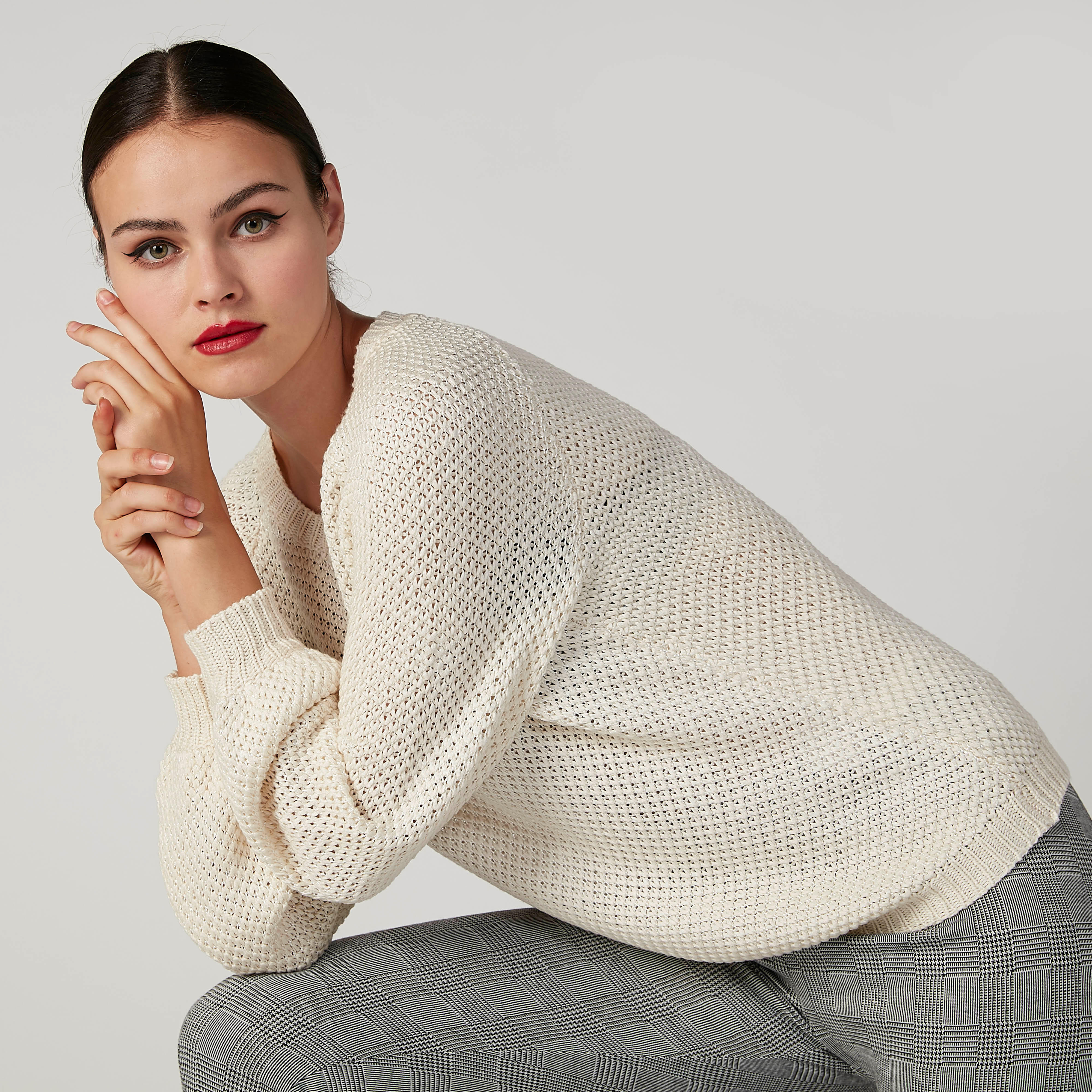 كنزة بارزة الملمس بياقة مستديرة وأكمام طويلة-women-clothing-cardigansandjumpers-jumpers-image-2