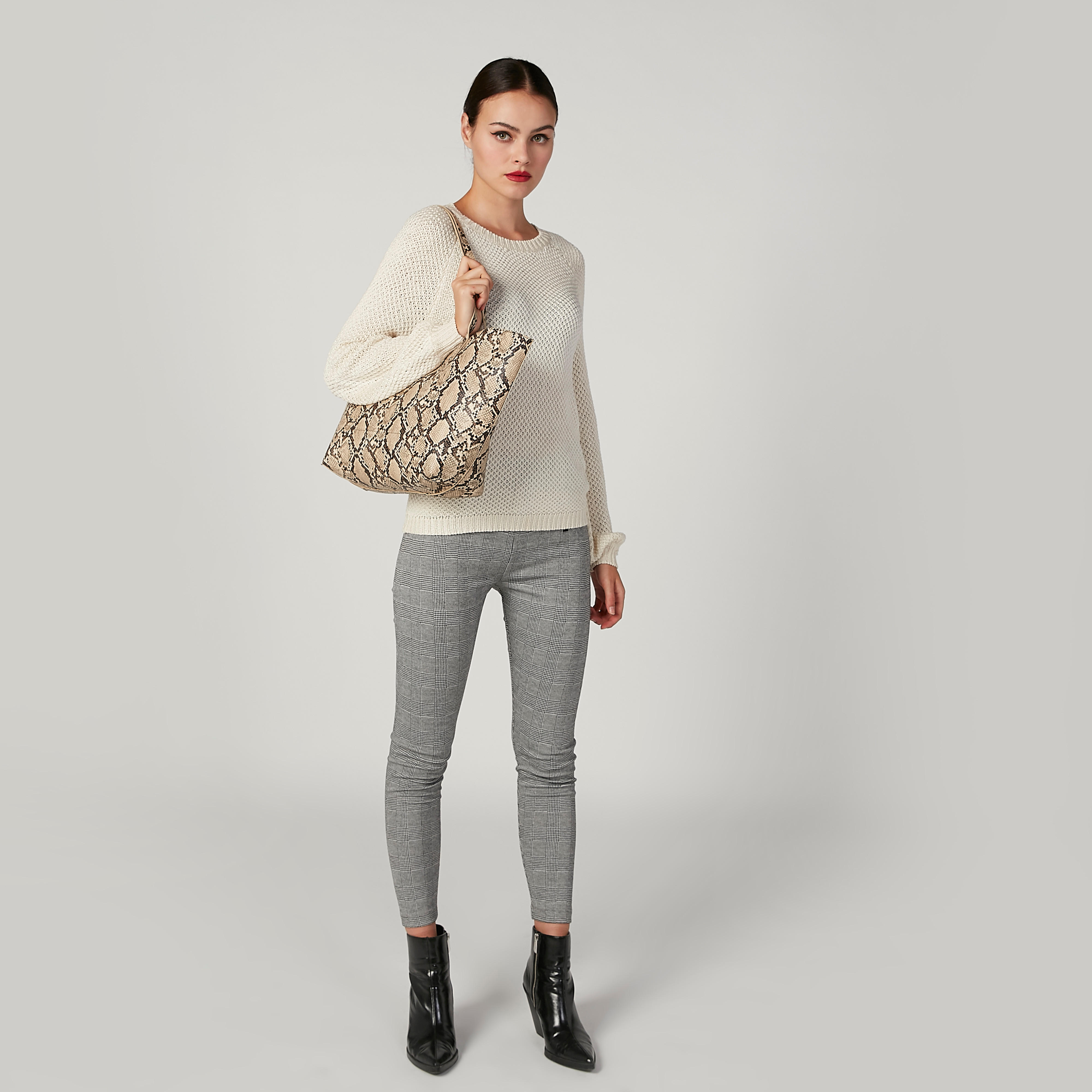 كنزة بارزة الملمس بياقة مستديرة وأكمام طويلة-women-clothing-cardigansandjumpers-jumpers-image-1