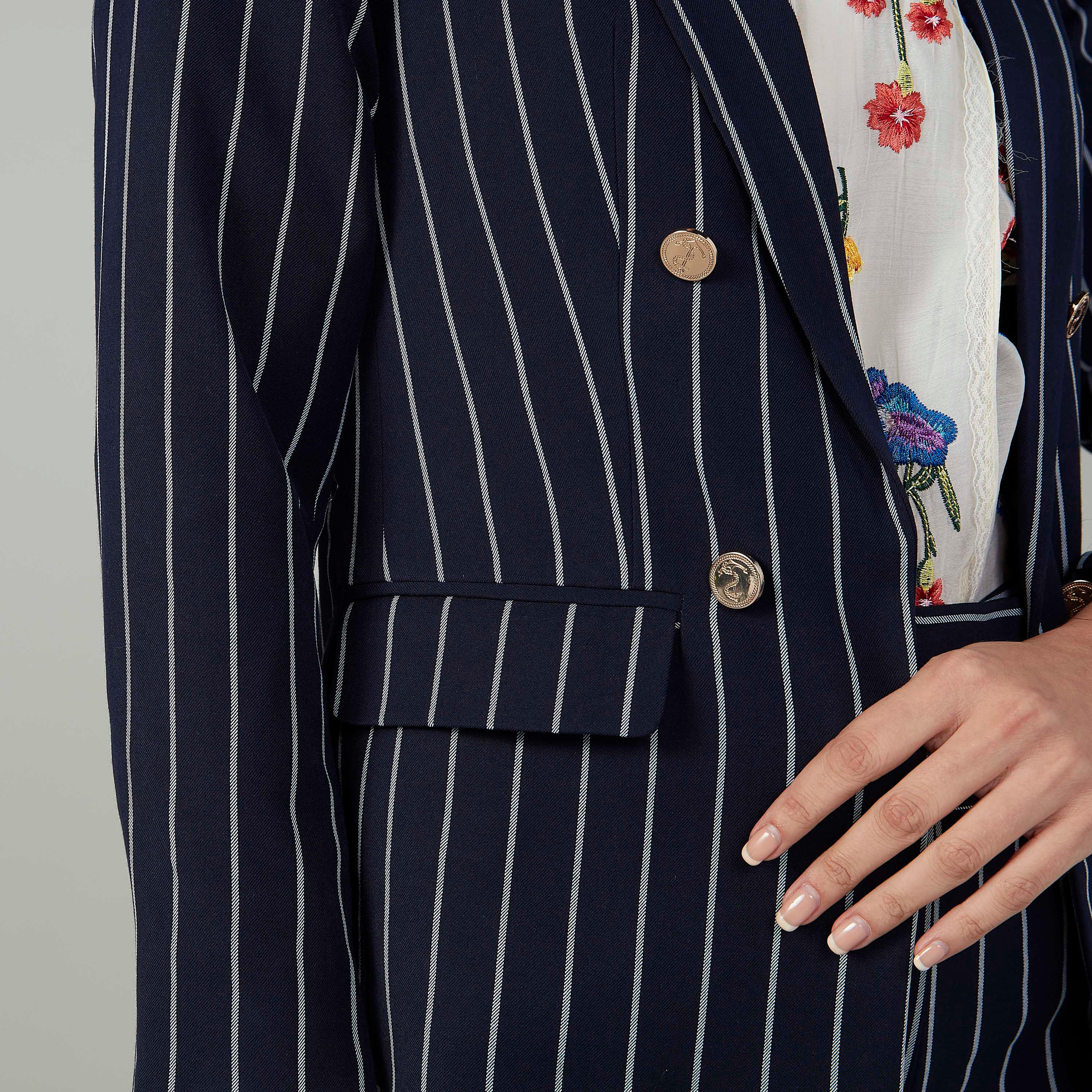 جاكيت سليم مقلم بياقة مطوية وأكمام طويلة-women-clothing-coatsandjackets-blazers-image-3