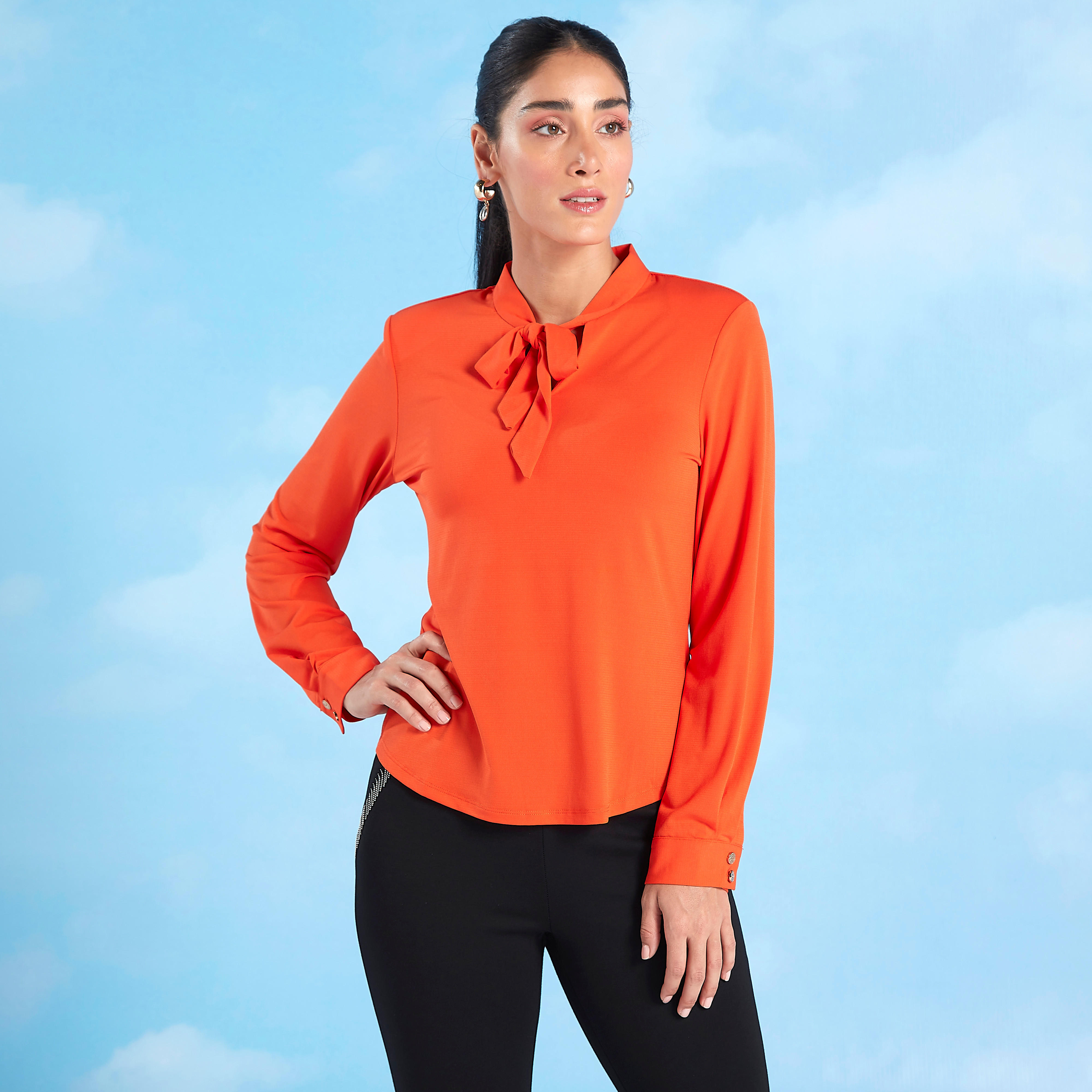 بلوزة سادة بأكمام طويلة وياقة برباط-women-clothing-tshirts-image-4