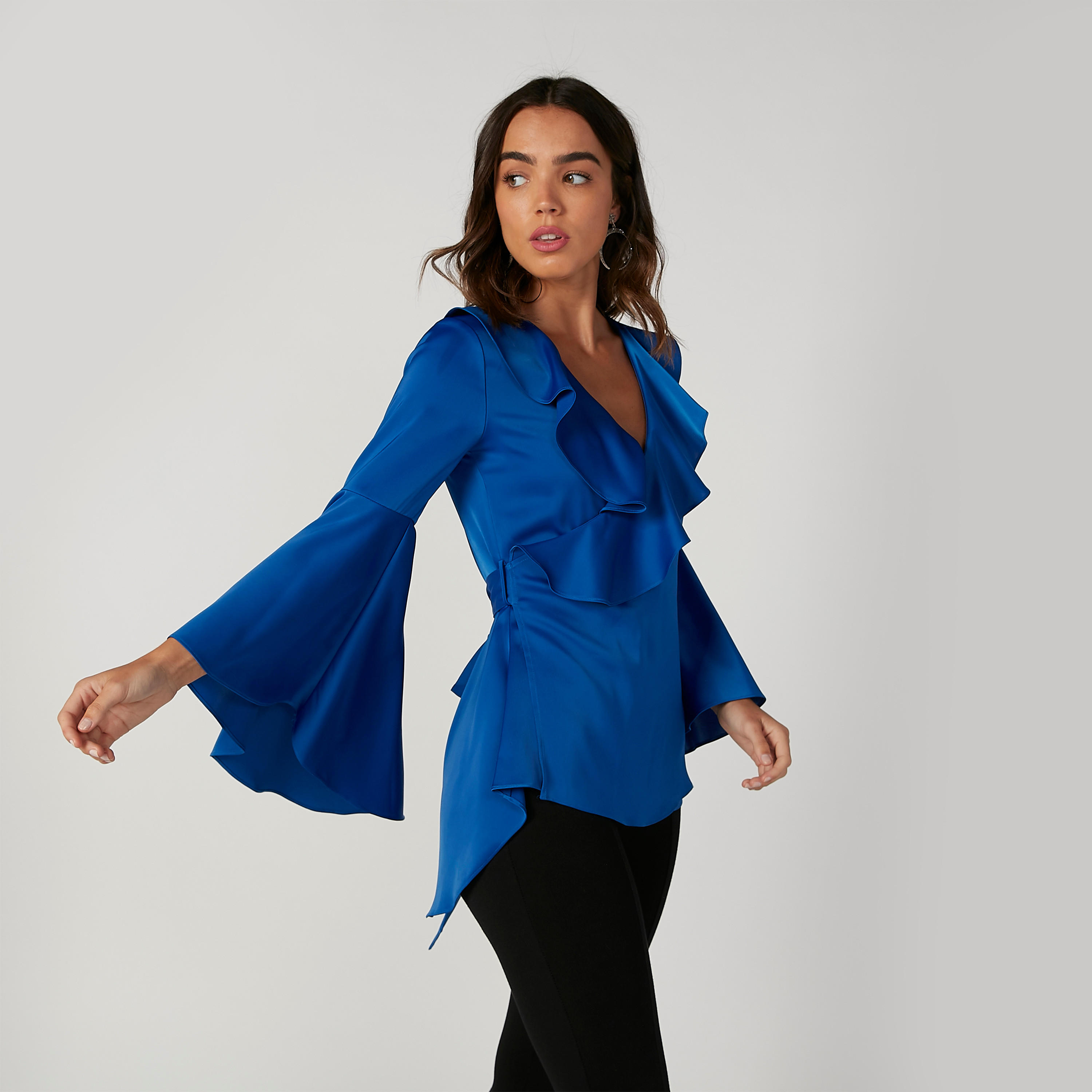 بلوزة مستدامة سادة بياقة V وأكمام واسعة -women-clothing-shirtsandblouses-blouses-image-5
