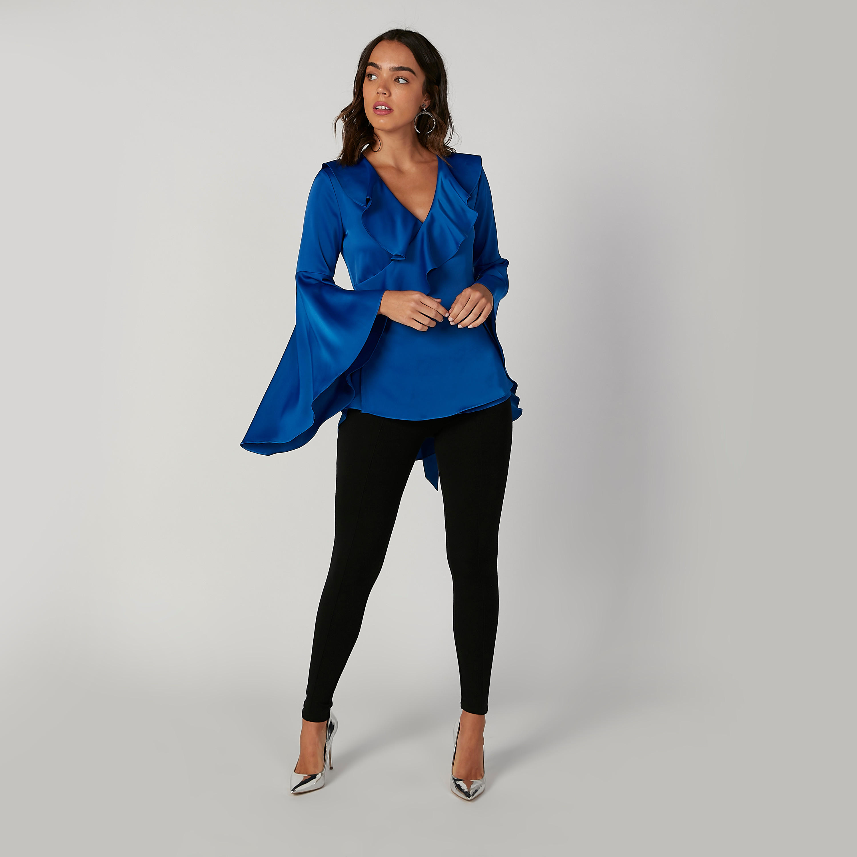 بلوزة مستدامة سادة بياقة V وأكمام واسعة -women-clothing-shirtsandblouses-blouses-image-3