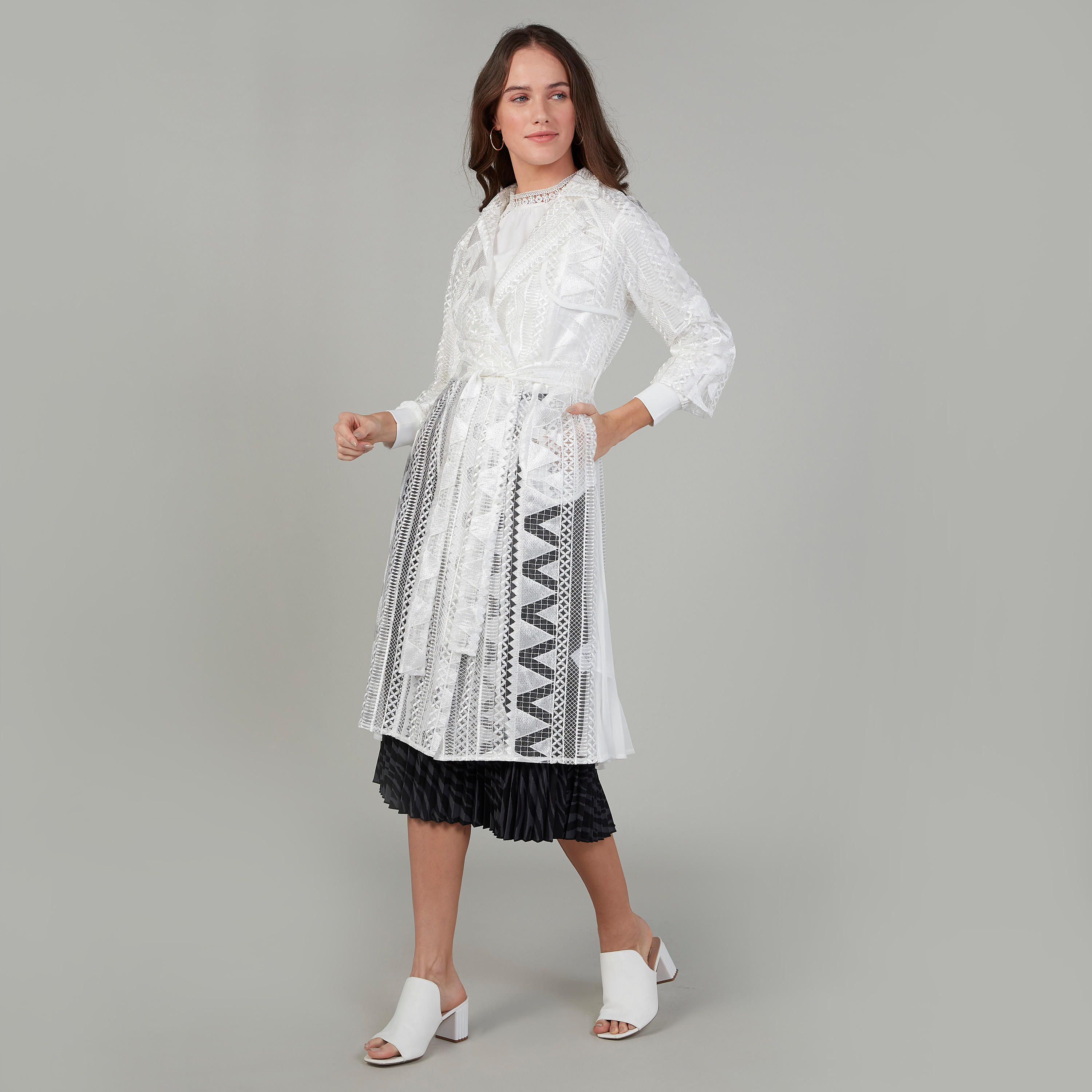 جاكيت طويل برباط مع الأكمام 3/4 وتفاصيل اللؤلؤ-women-winterwear-coatsandjackets-jackets-image-2