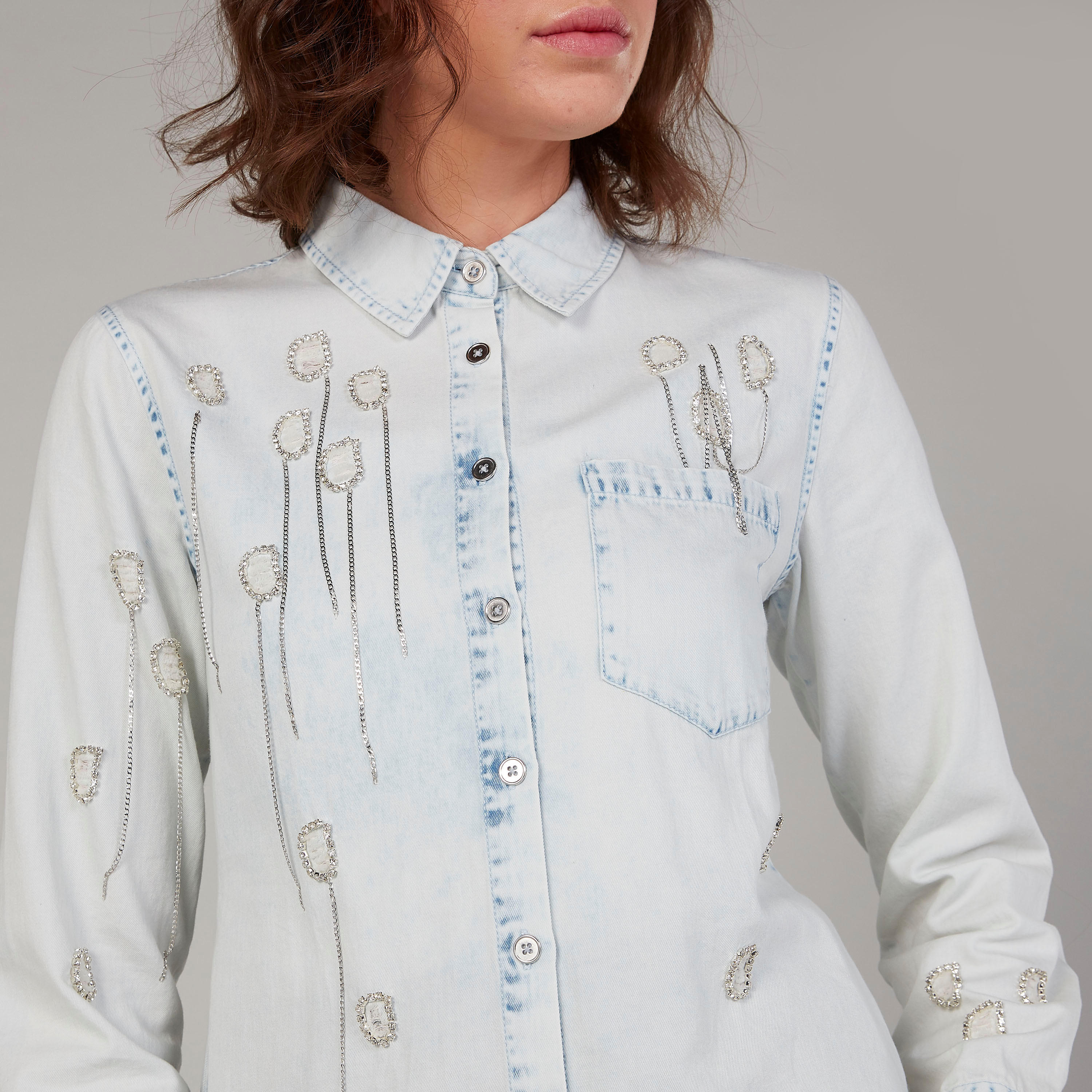 قميص دينم مزيّن بأكمام طويلة وجيب على الصدر-women-clothing-shirtsandblouses-shirts-image-3