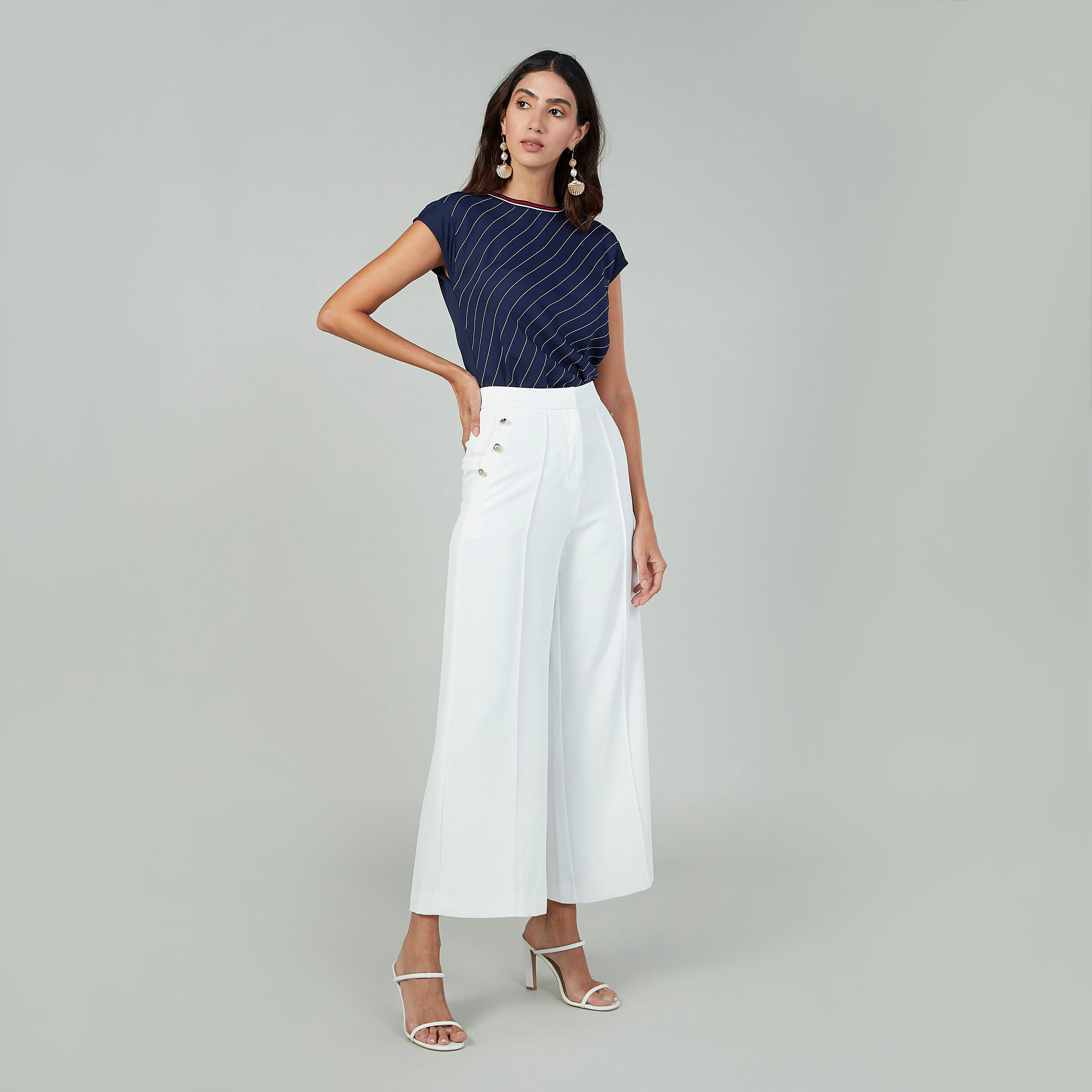 بلوزة مقلّمة بياقة مستديرة وأكمام كاب-women-clothing-shirtsandblouses-blouses-image-2