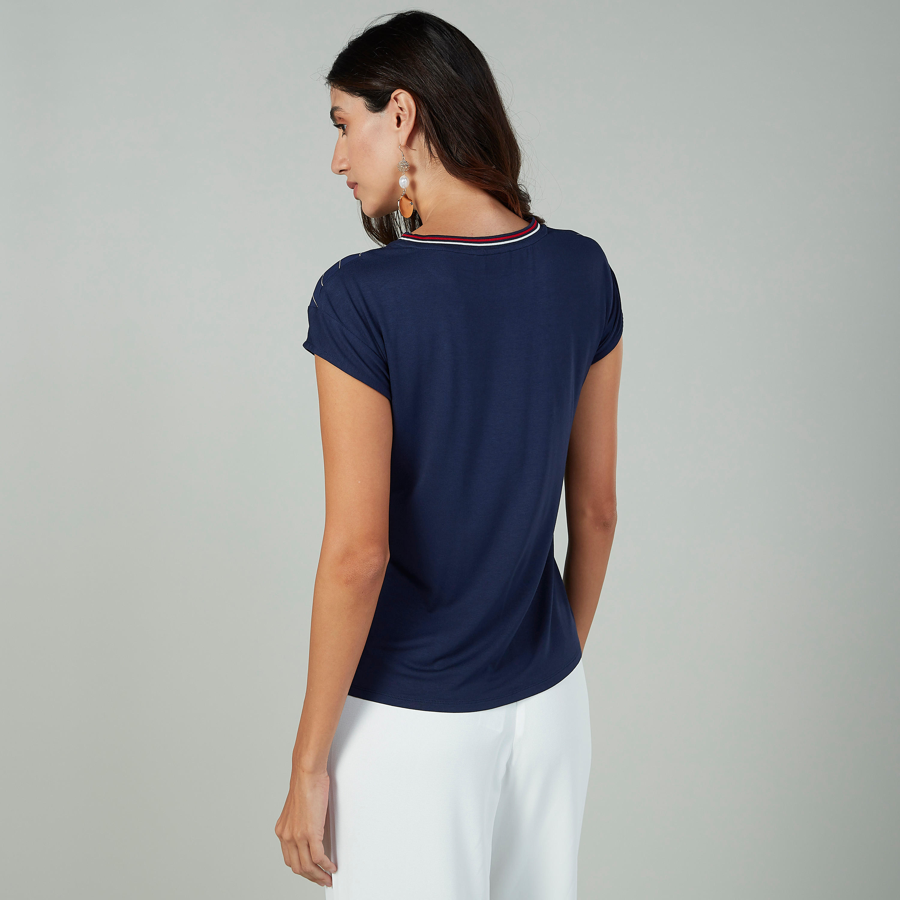 بلوزة مقلّمة بياقة مستديرة وأكمام كاب-women-clothing-shirtsandblouses-blouses-image-4