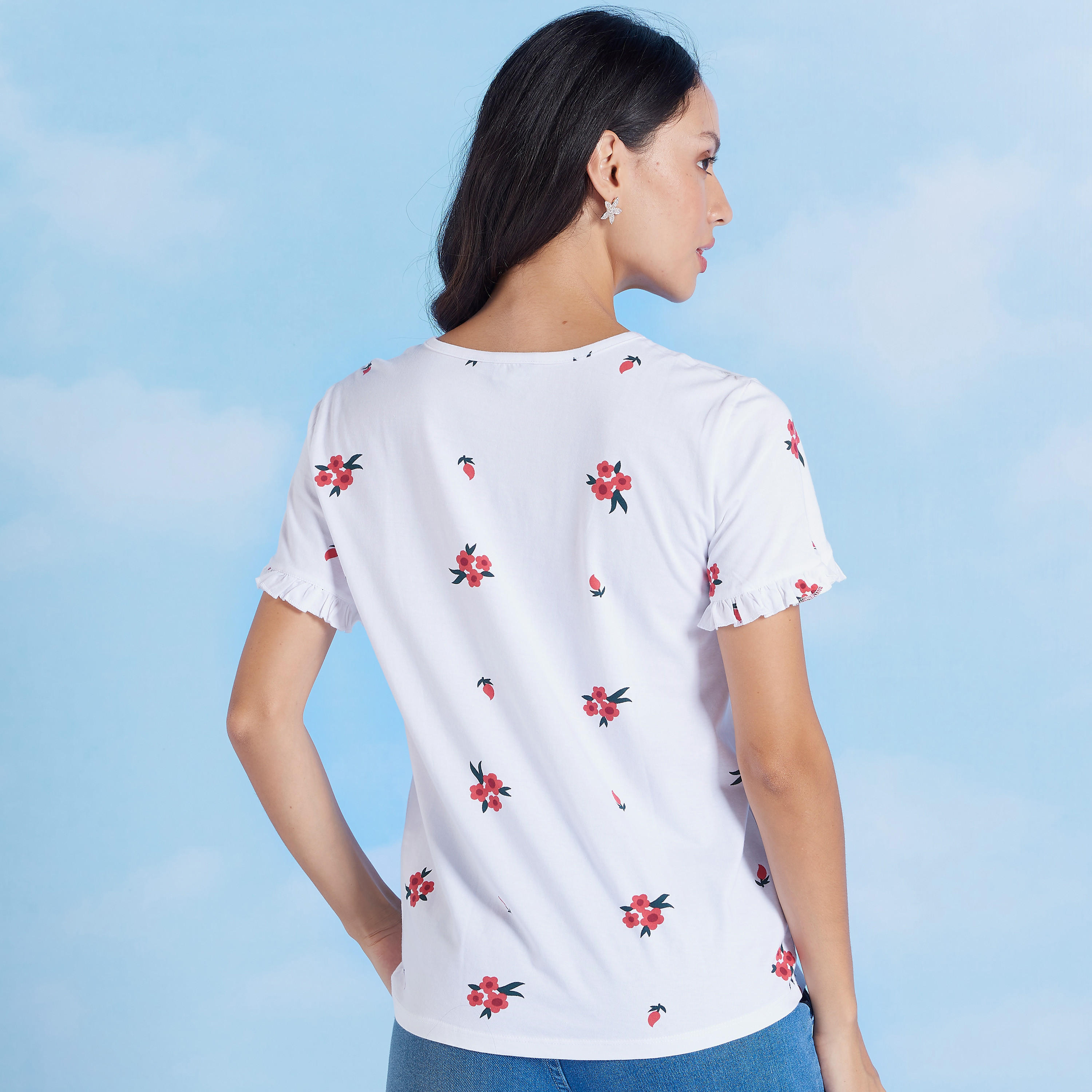 بلوزة بياقة مستديرة وأكمام قصيرة بتفاصيل كشكش وطبعات-women-clothing-tshirts-image-4