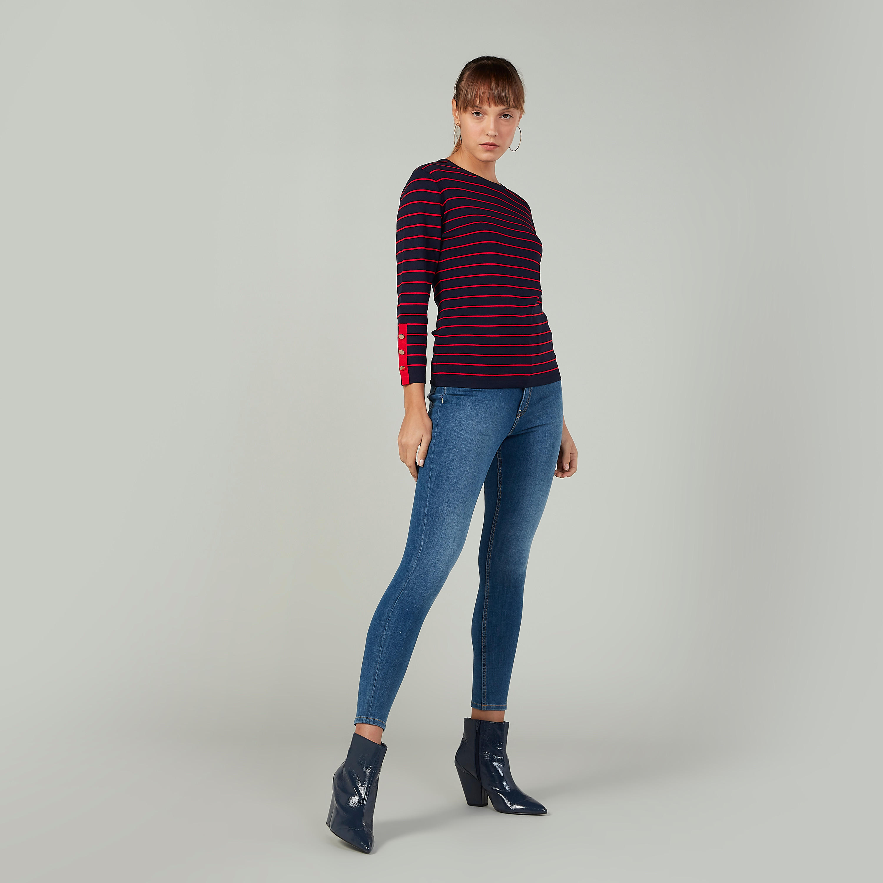 كنزة مخطّطة بياقة عميقة وأكمام طويلة-women-clothing-cardigansandjumpers-jumpers-image-2