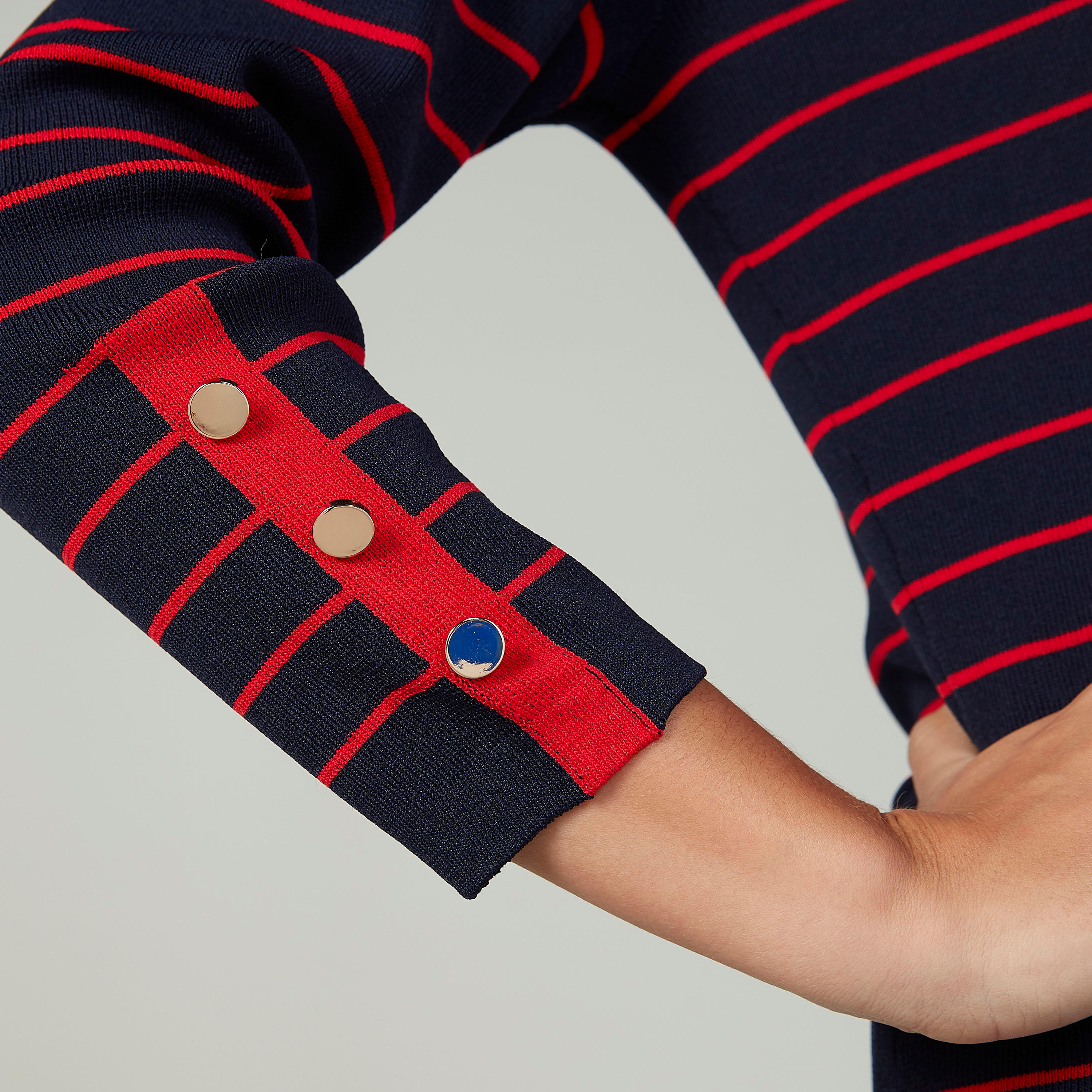 كنزة مخطّطة بياقة عميقة وأكمام طويلة-women-clothing-cardigansandjumpers-jumpers-image-3