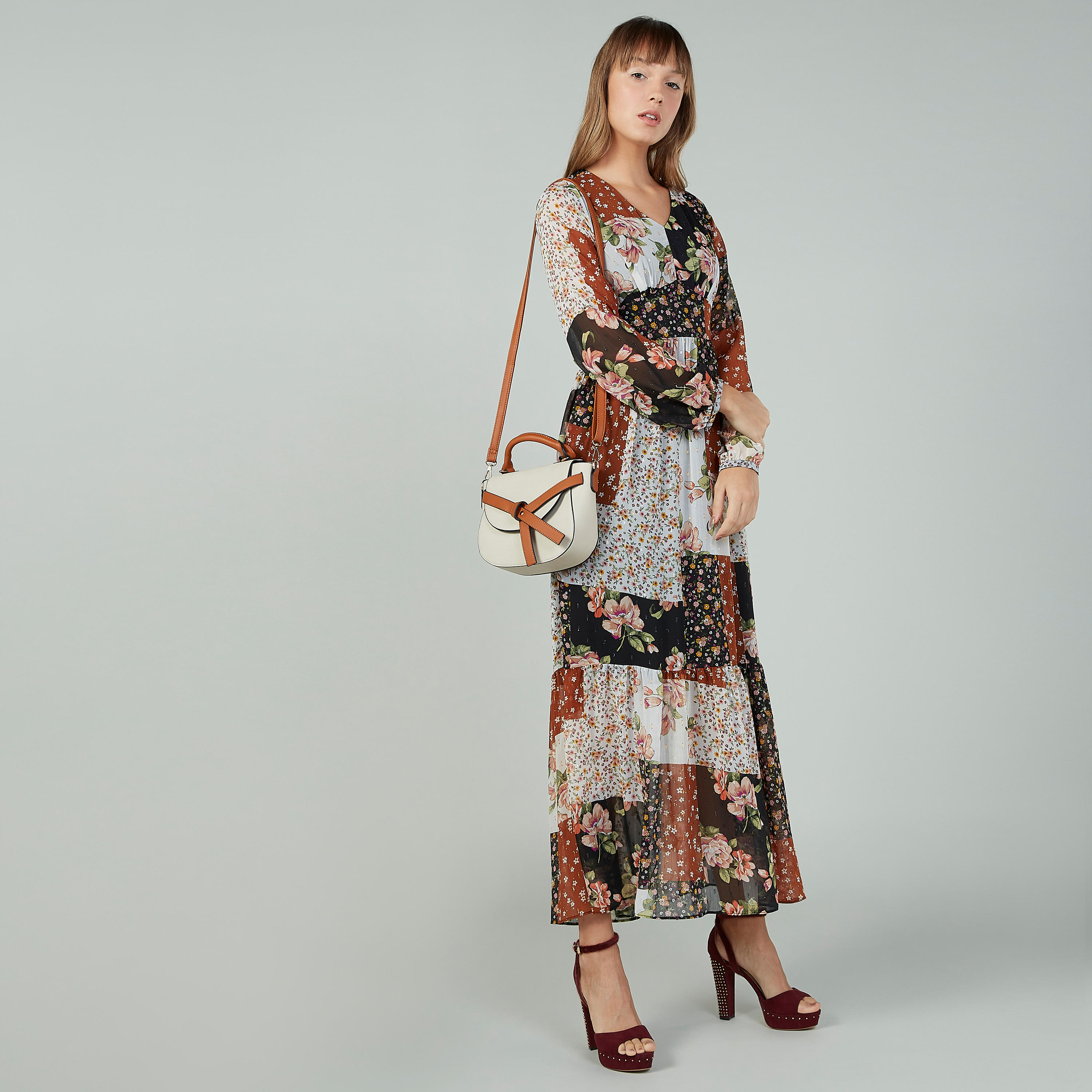 فستان طويل بياقة V وأكمام بيشوب بطبعات زهرية-women-clothing-dresses-image-2