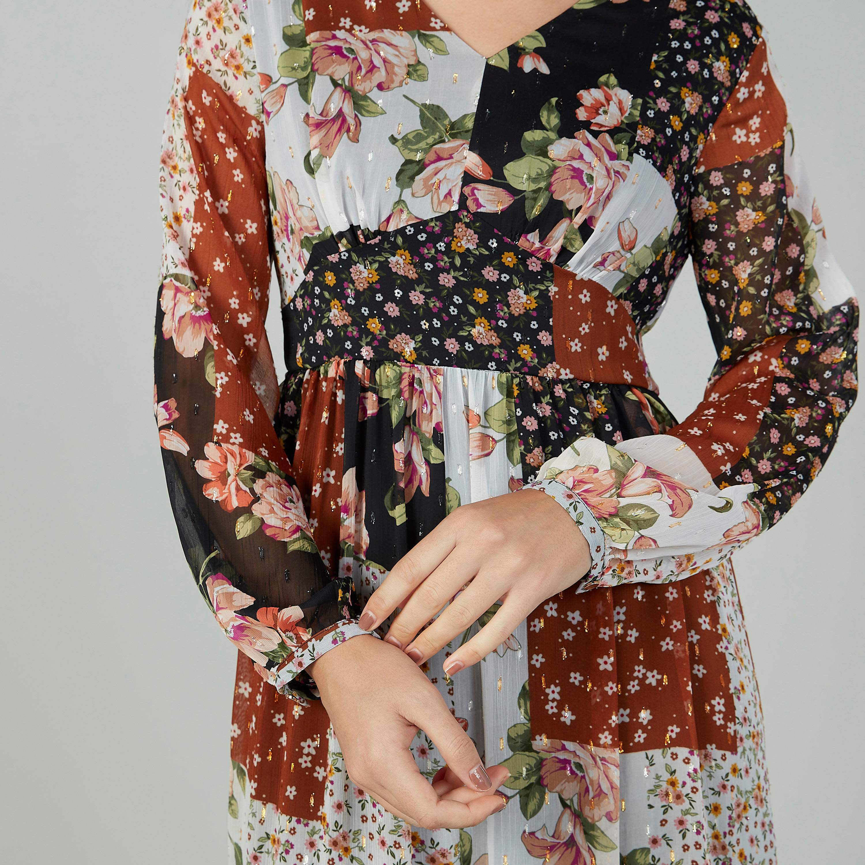 فستان طويل بياقة V وأكمام بيشوب بطبعات زهرية-women-clothing-dresses-image-3