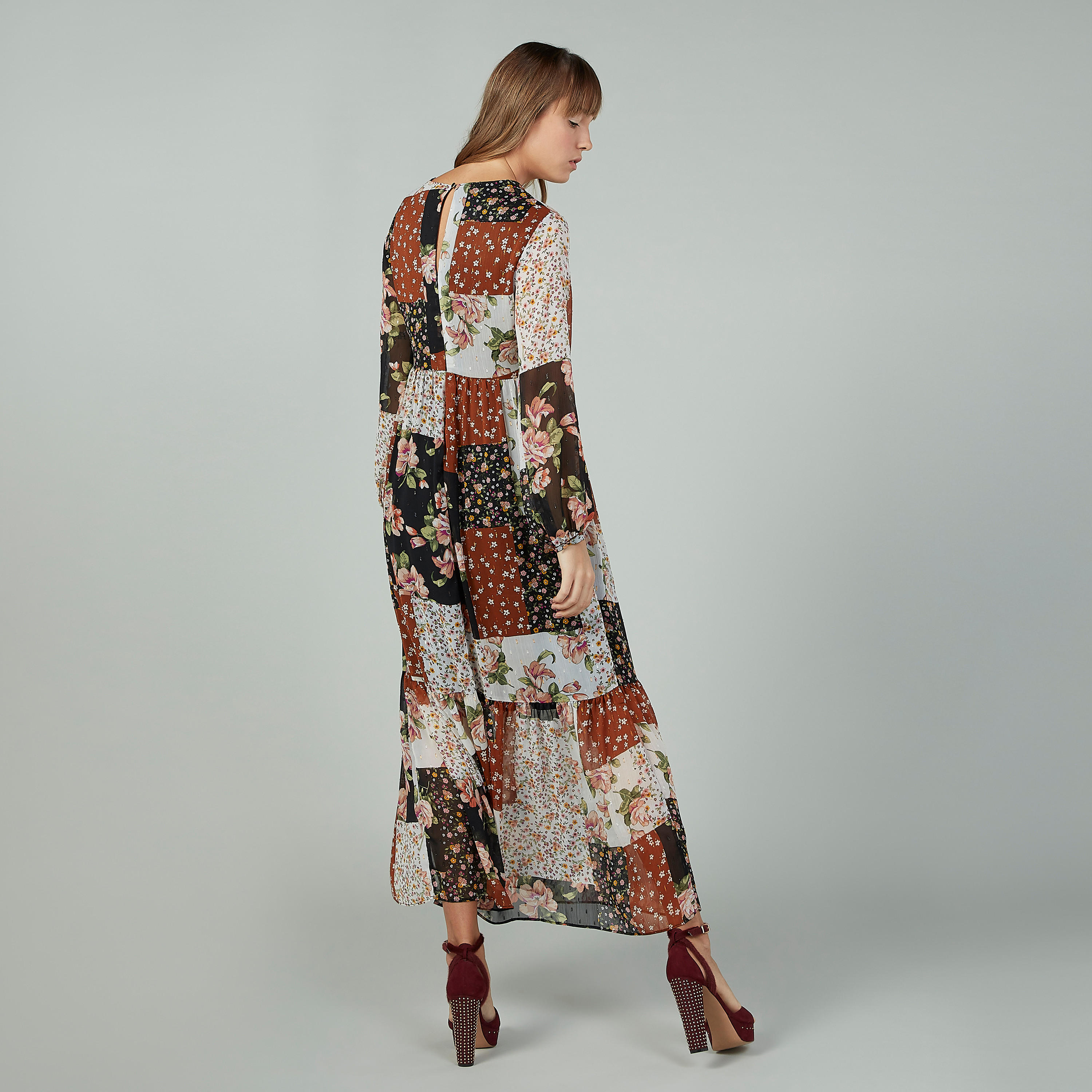 فستان طويل بياقة V وأكمام بيشوب بطبعات زهرية-women-clothing-dresses-image-4