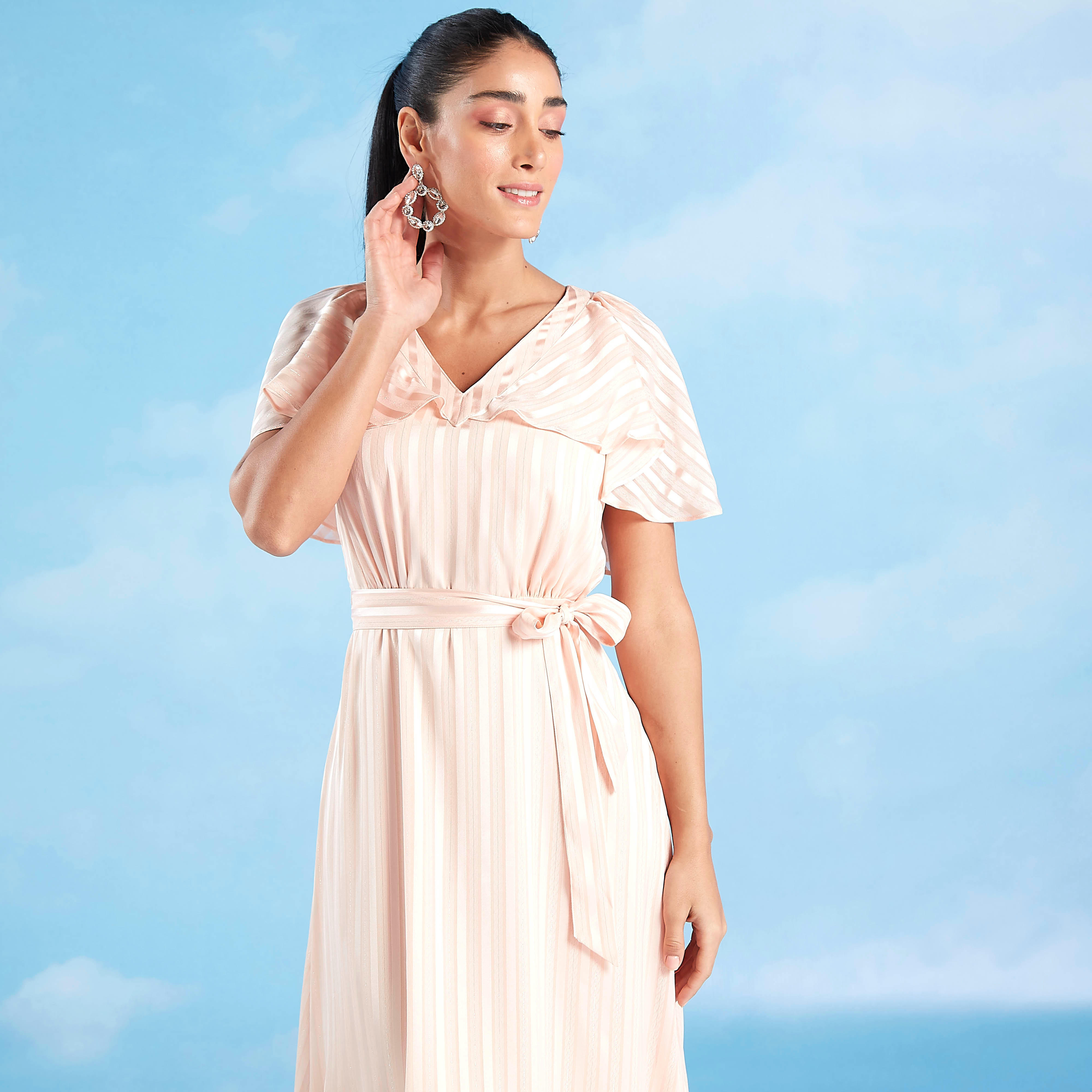 فستان بارز الملمس متوسط الطول بأكمام اسعة وأربطة وحواف غير مستوية-women-clothing-dresses-image-2