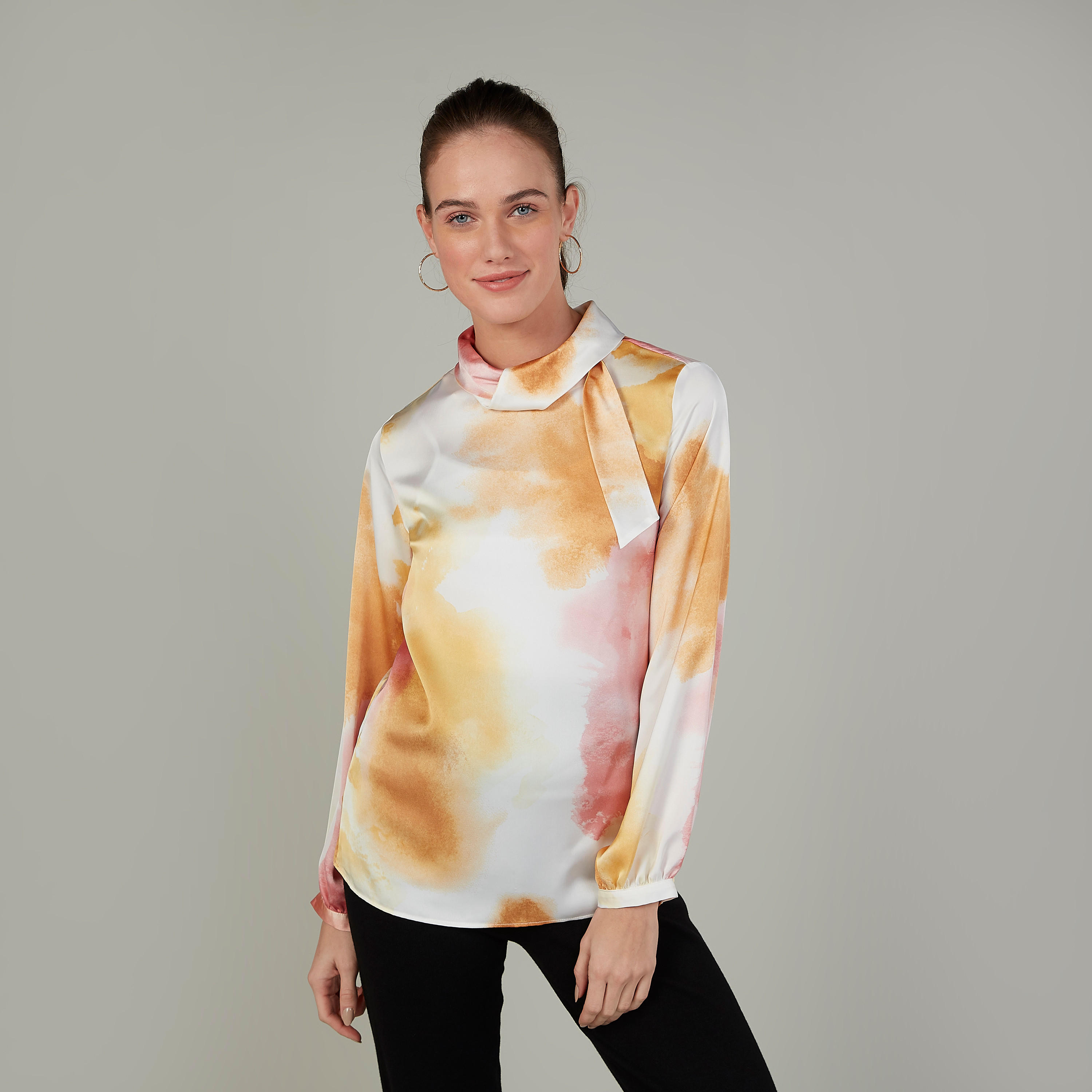 بلوزة مستدامة بياقة عالية وأكمام طويلة بطبعات -women-clothing-shirtsandblouses-blouses-image-1