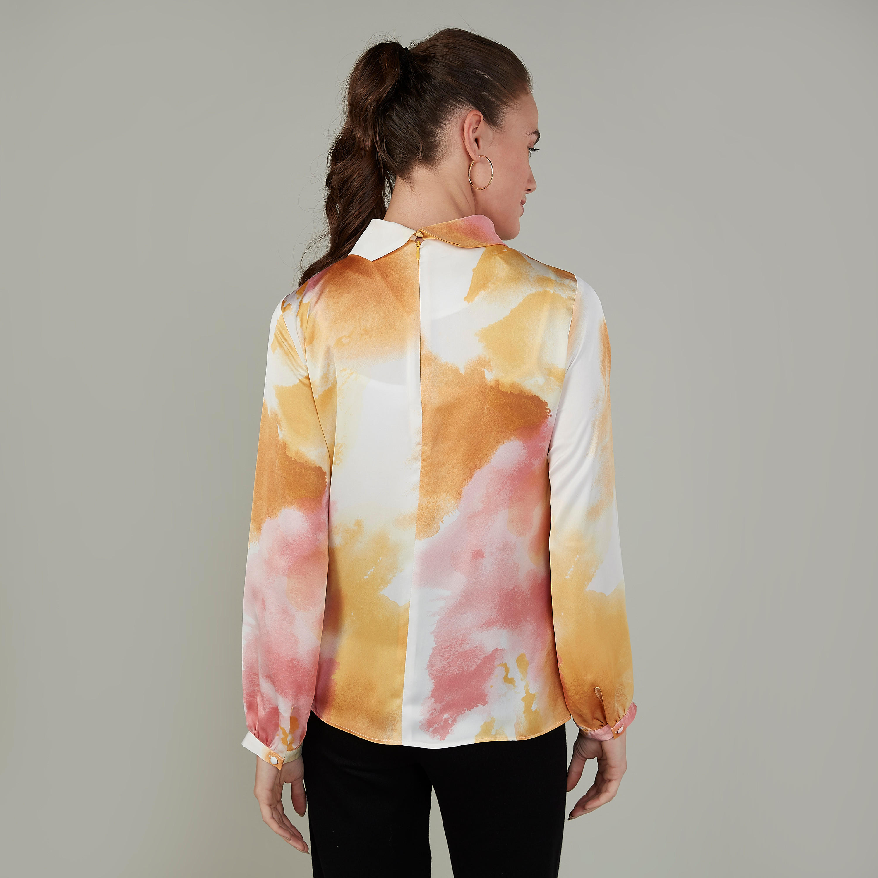 بلوزة مستدامة بياقة عالية وأكمام طويلة بطبعات -women-clothing-shirtsandblouses-blouses-image-4