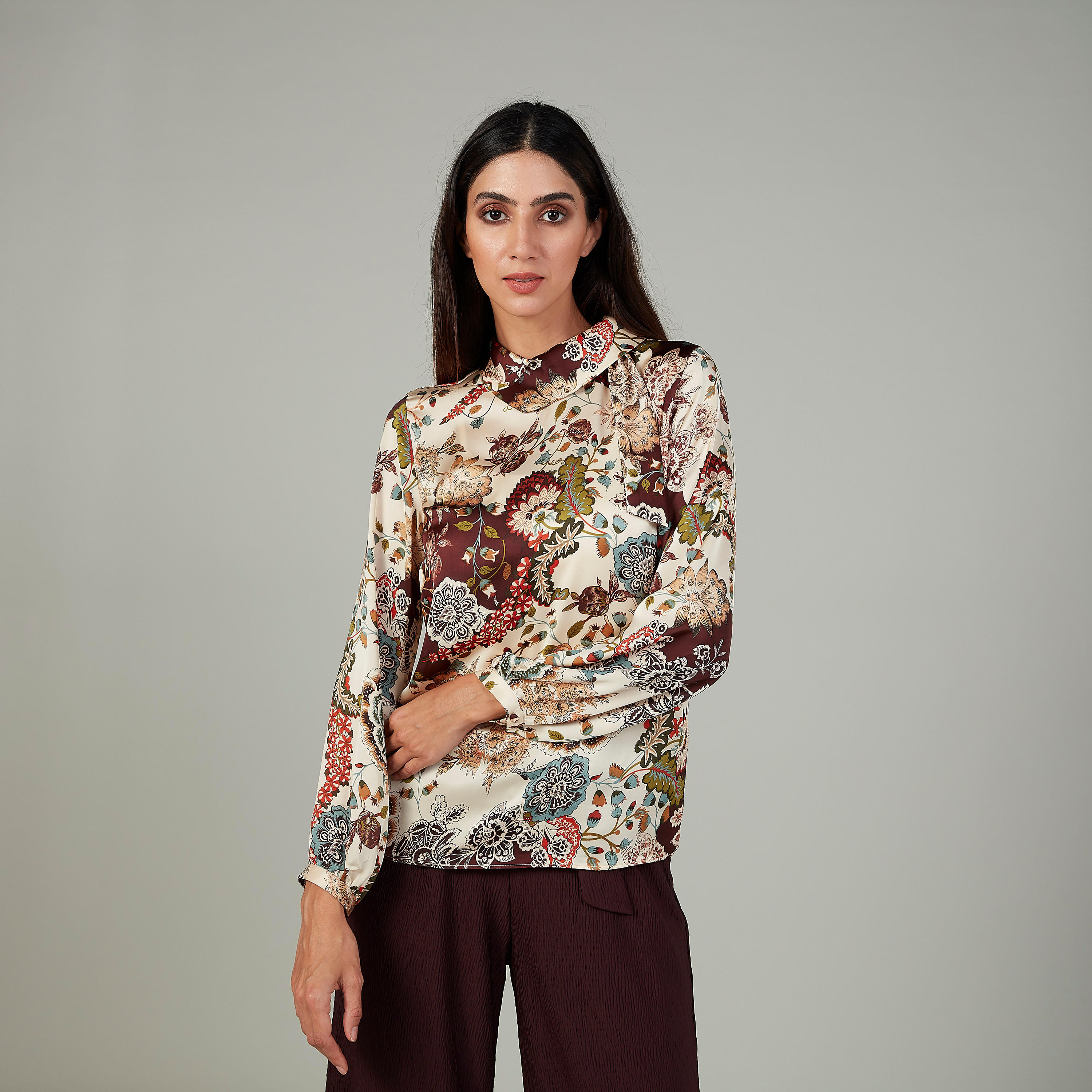 بلوزة مستدامة بياقة عالية وأكمام طويلة بطبعات -women-clothing-shirtsandblouses-blouses-image-4